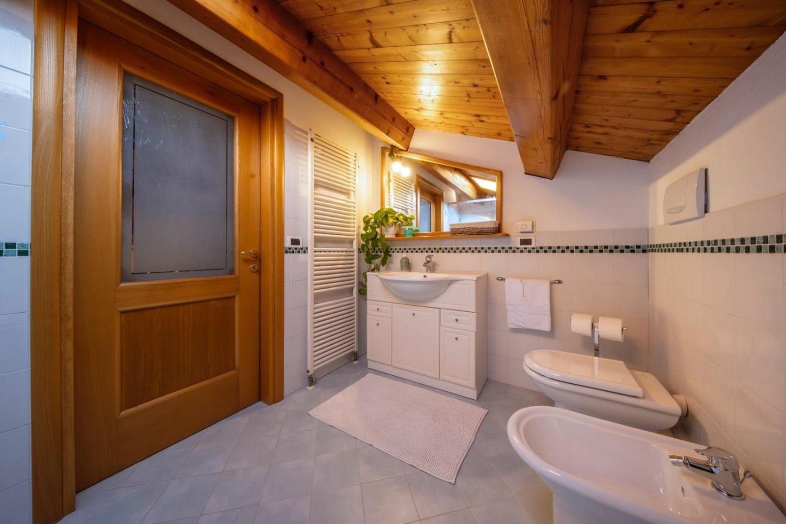 Family Room with Private Bathroom photo 2