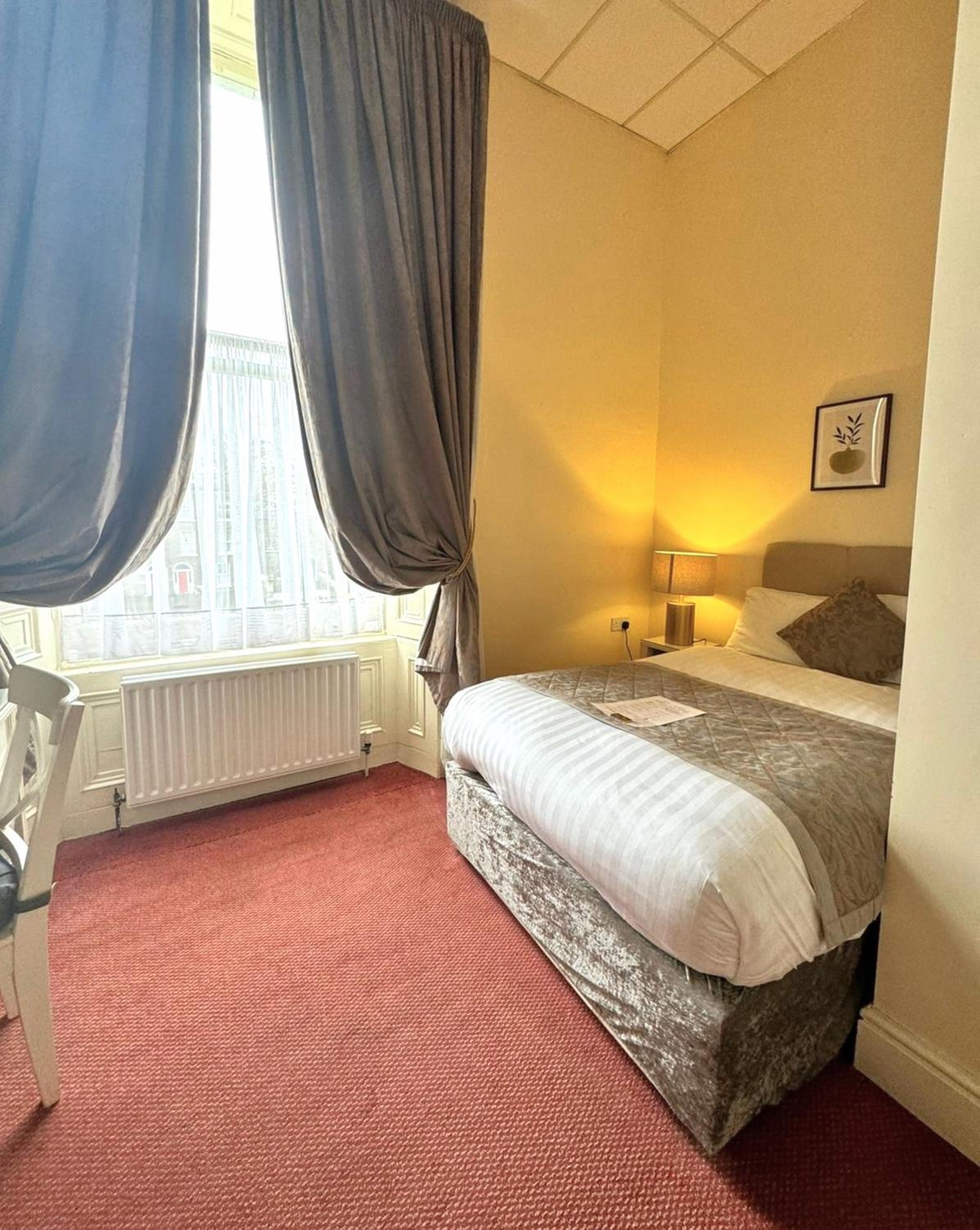 Small Double Room photo 1