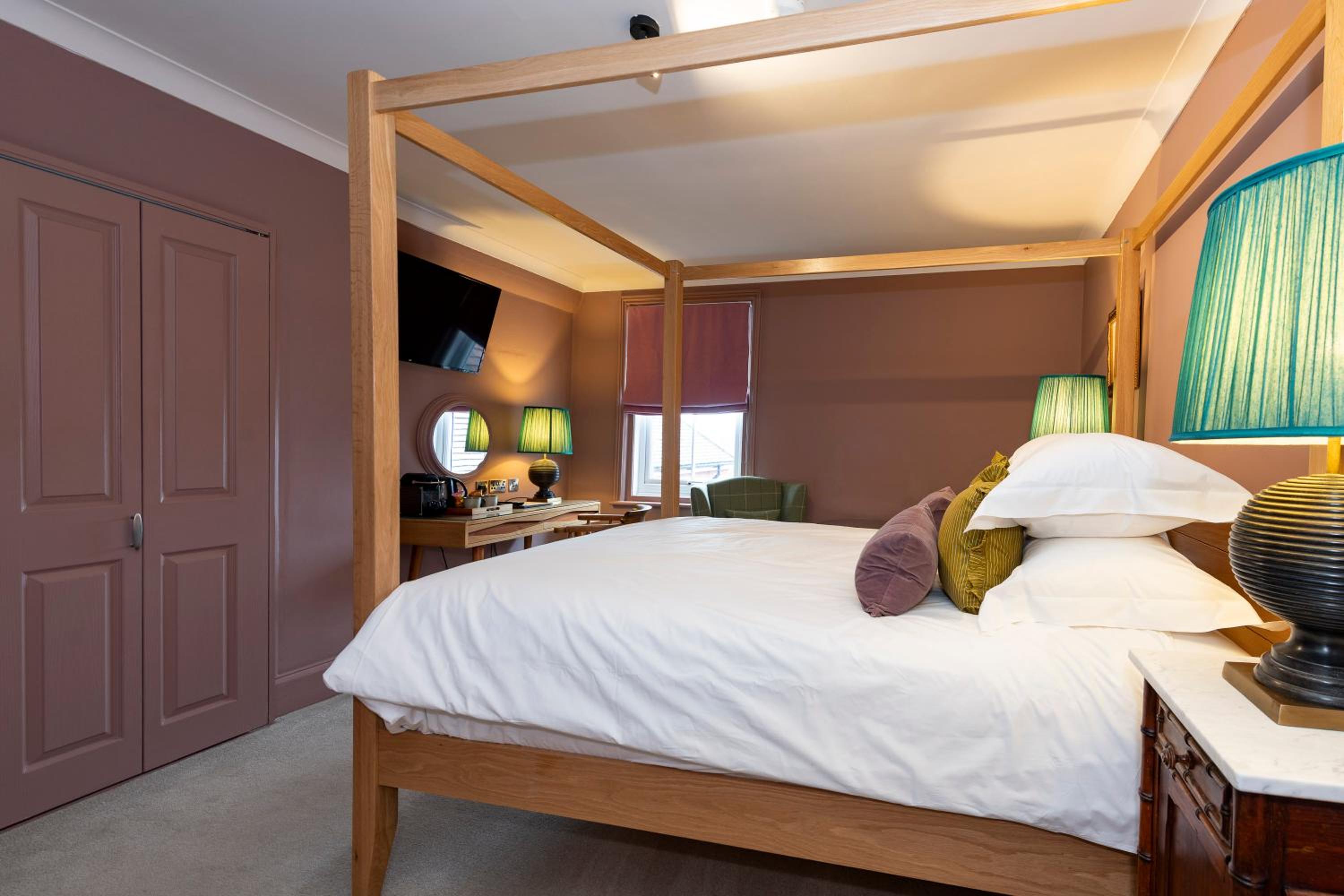 Deluxe King Room Four Poster  - Photo 8
