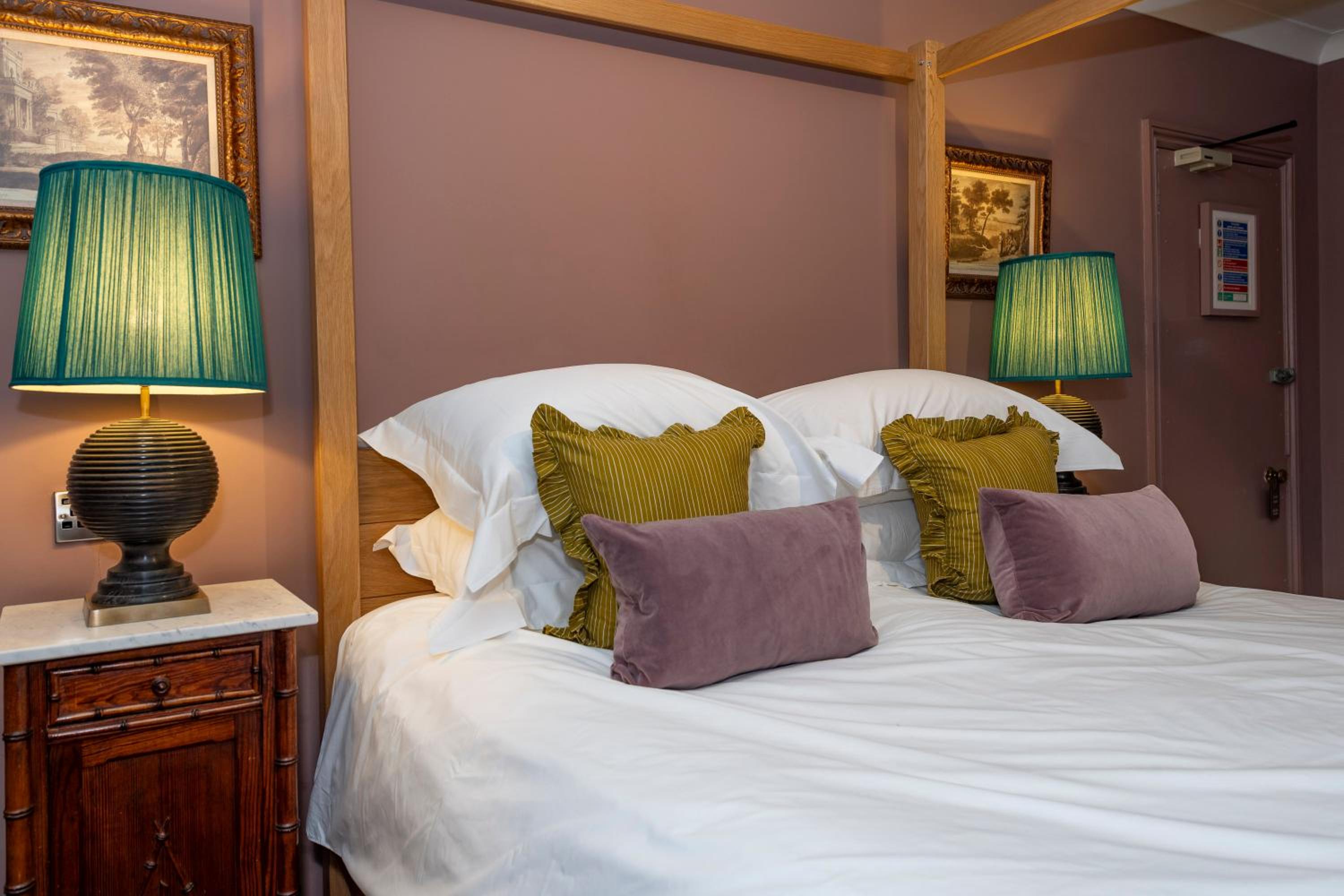 Deluxe King Room Four Poster  - Photo 9