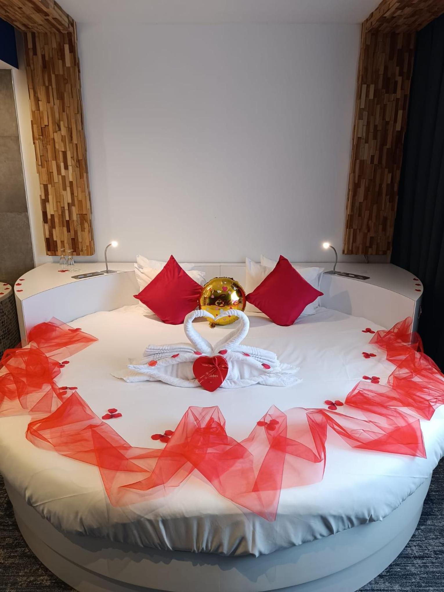 Suite with Spa Bath photo 2