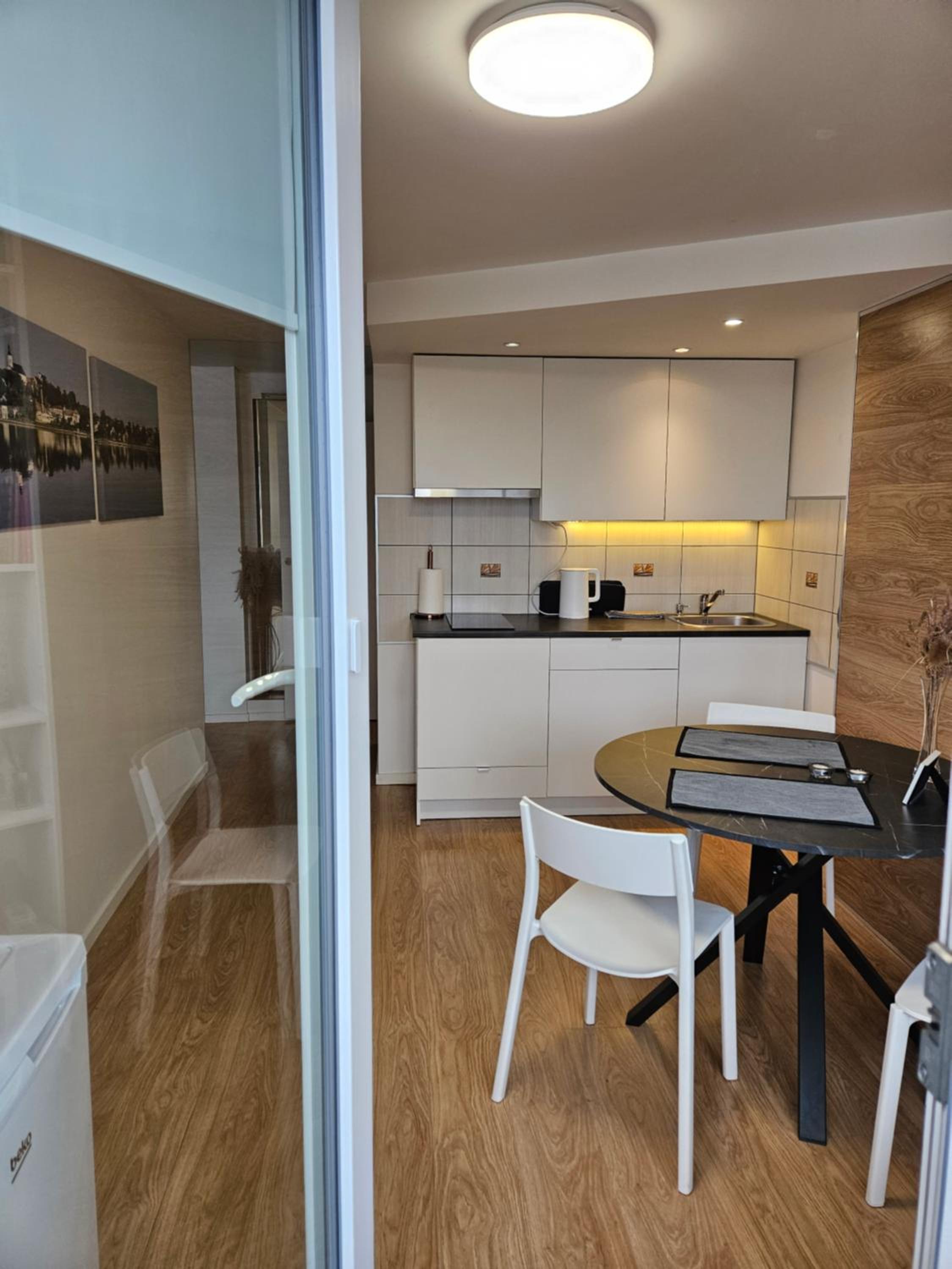 Apartment with Shower
