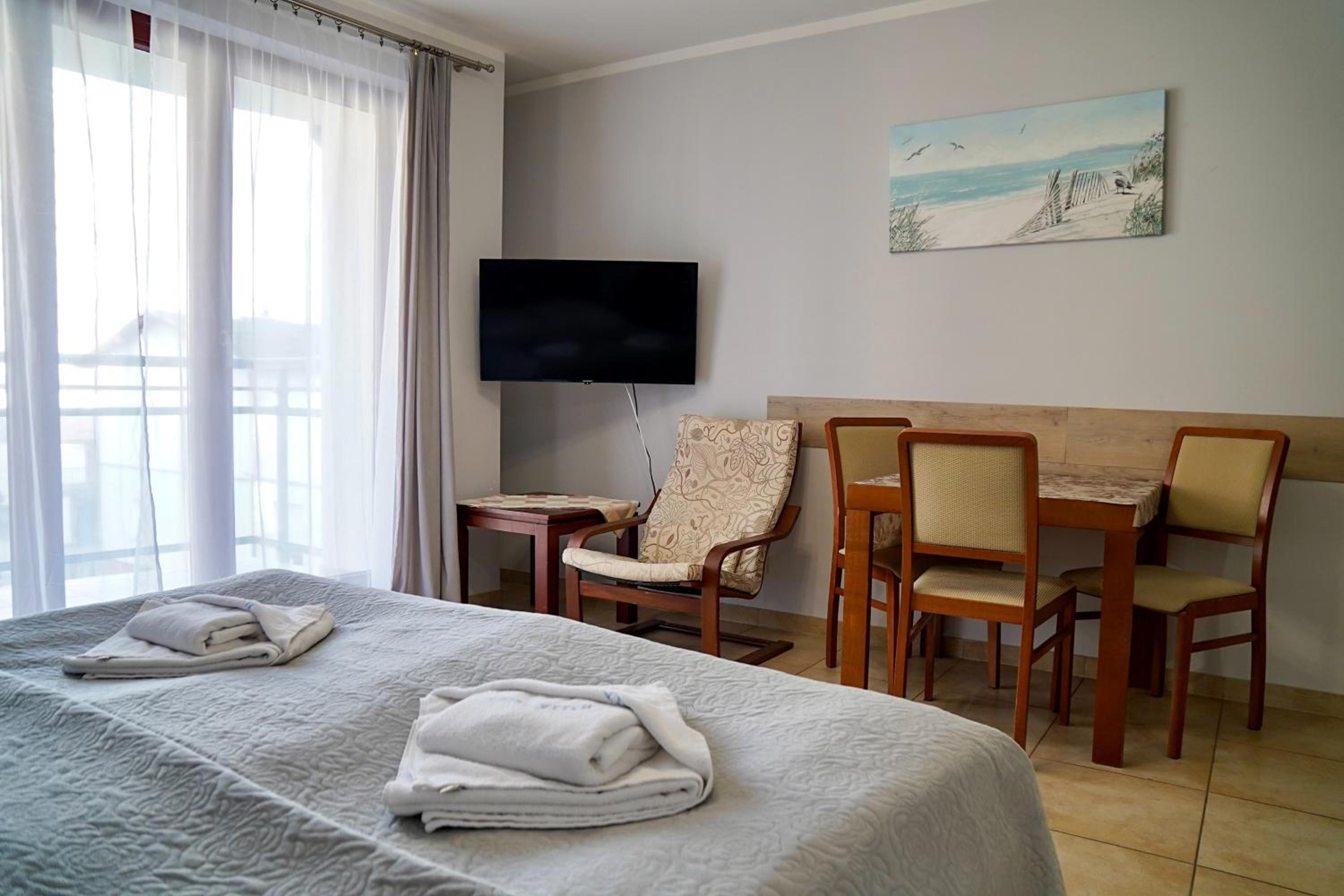 Studio Apartment with Balcony photo 2