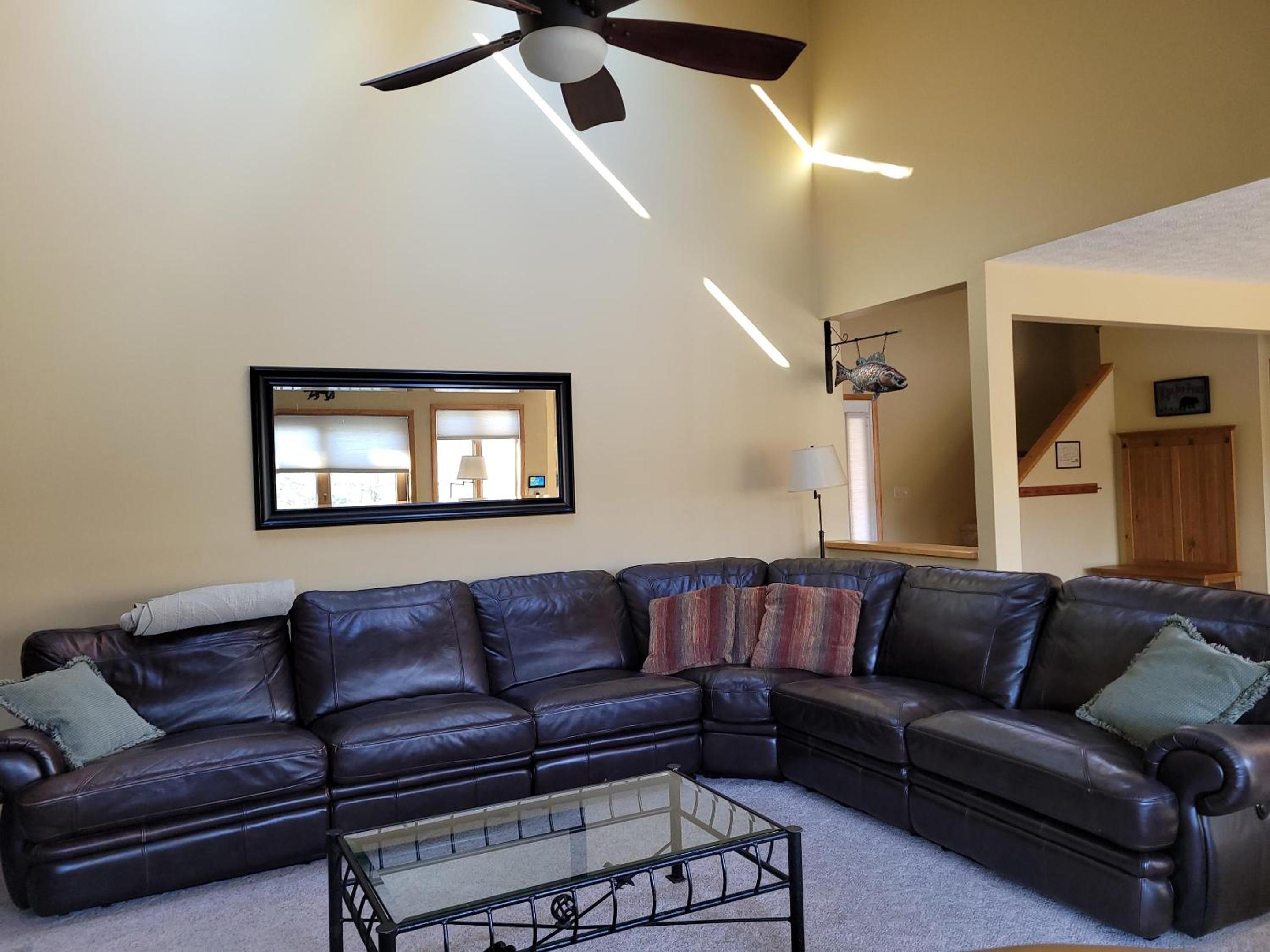Five-Bedroom House photo 3