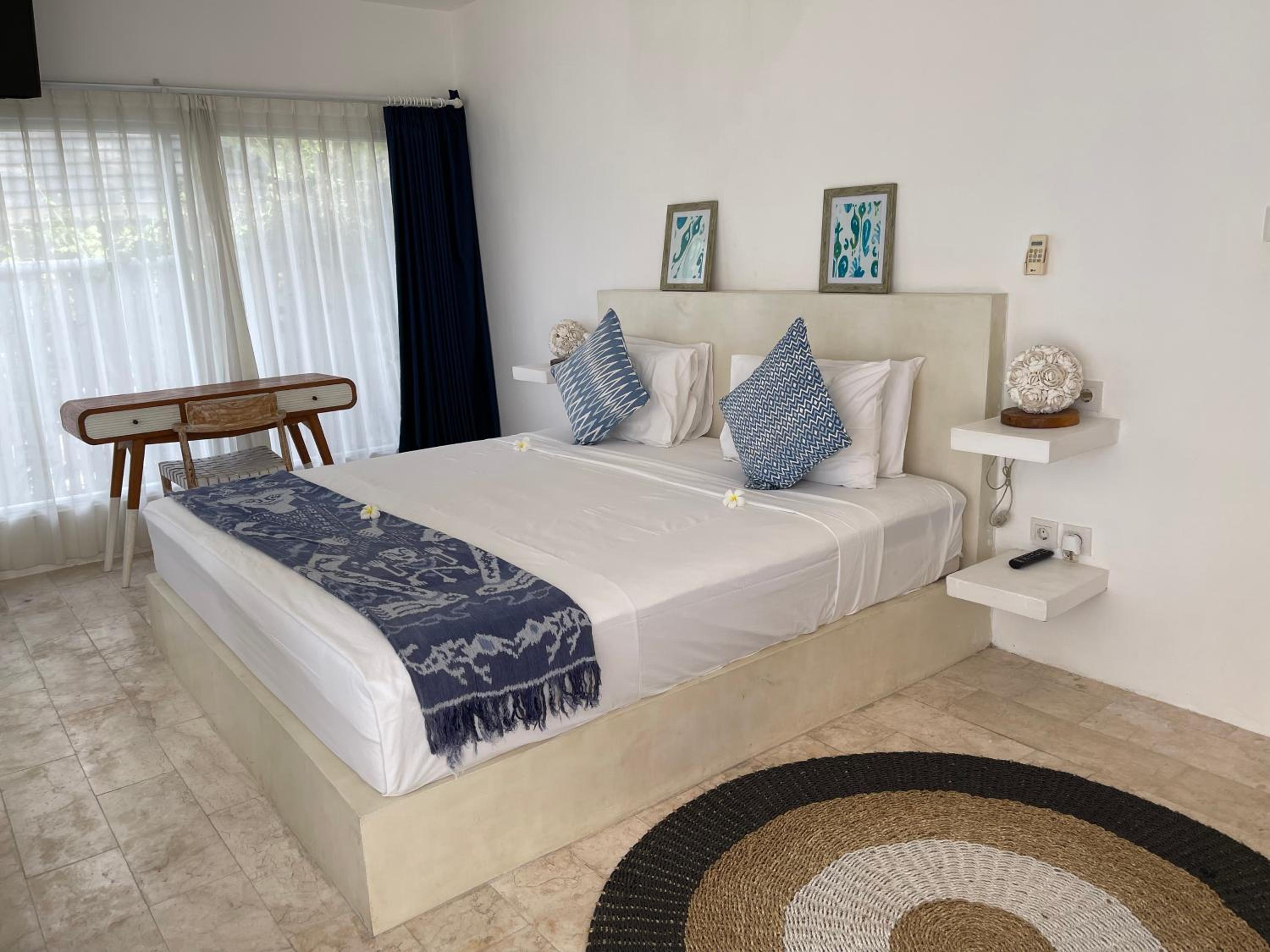 Beach Bungalow with Sea View