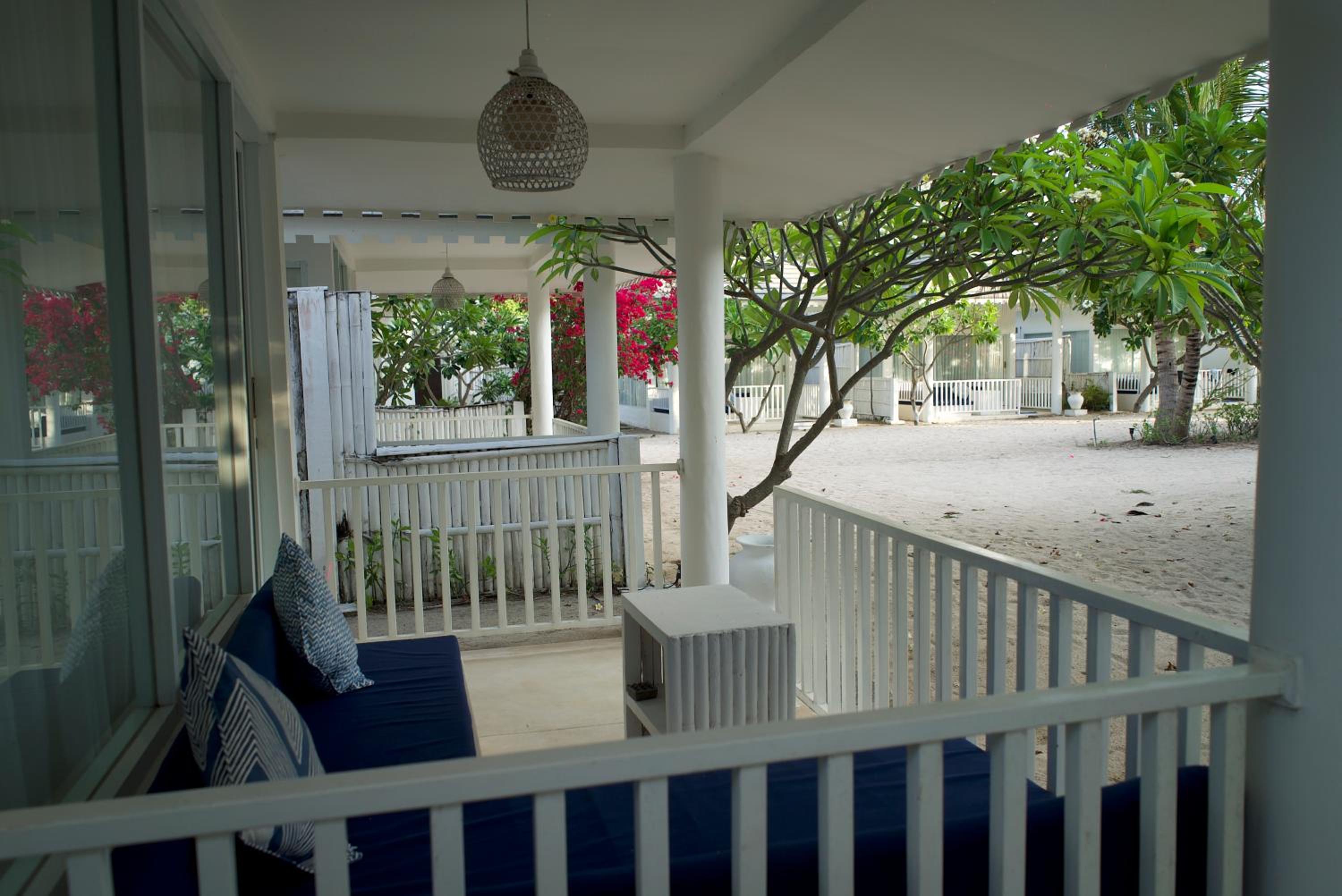 Beach Bungalow with Nature View - Photo 16