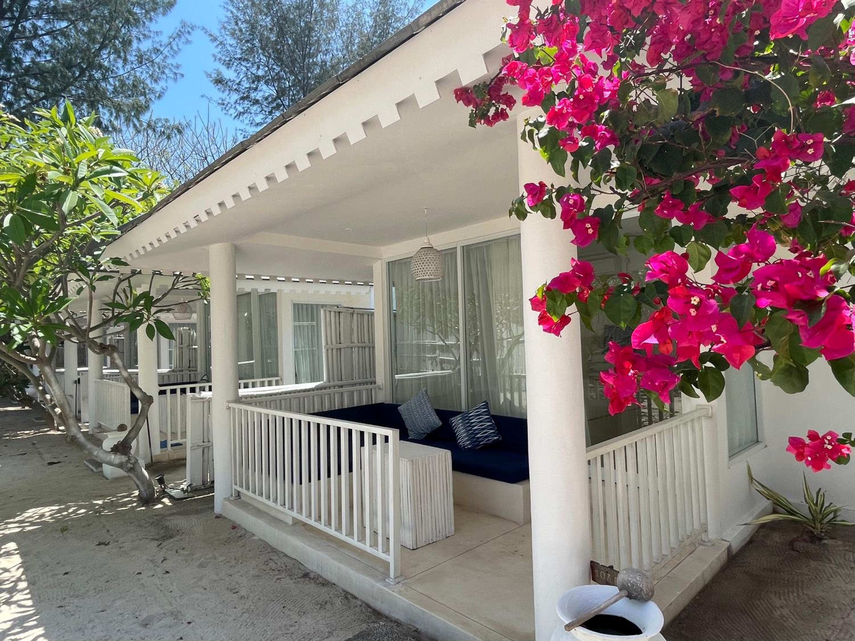 Beach Bungalow with Nature View - Photo 11