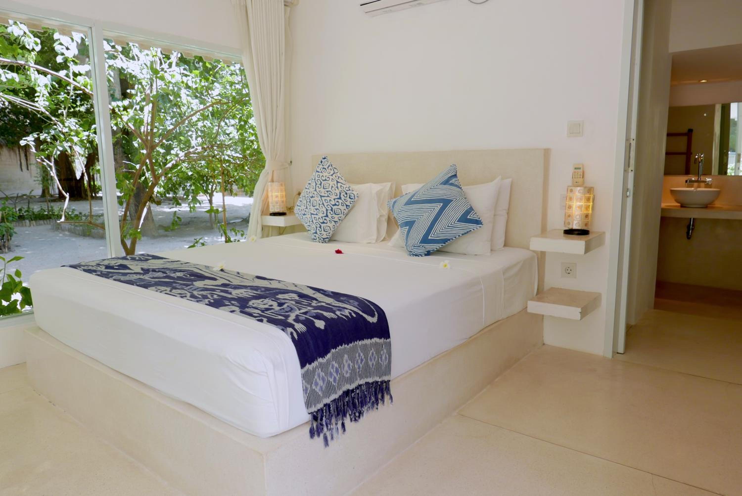 Beach Bungalow with Nature View - Photo 1
