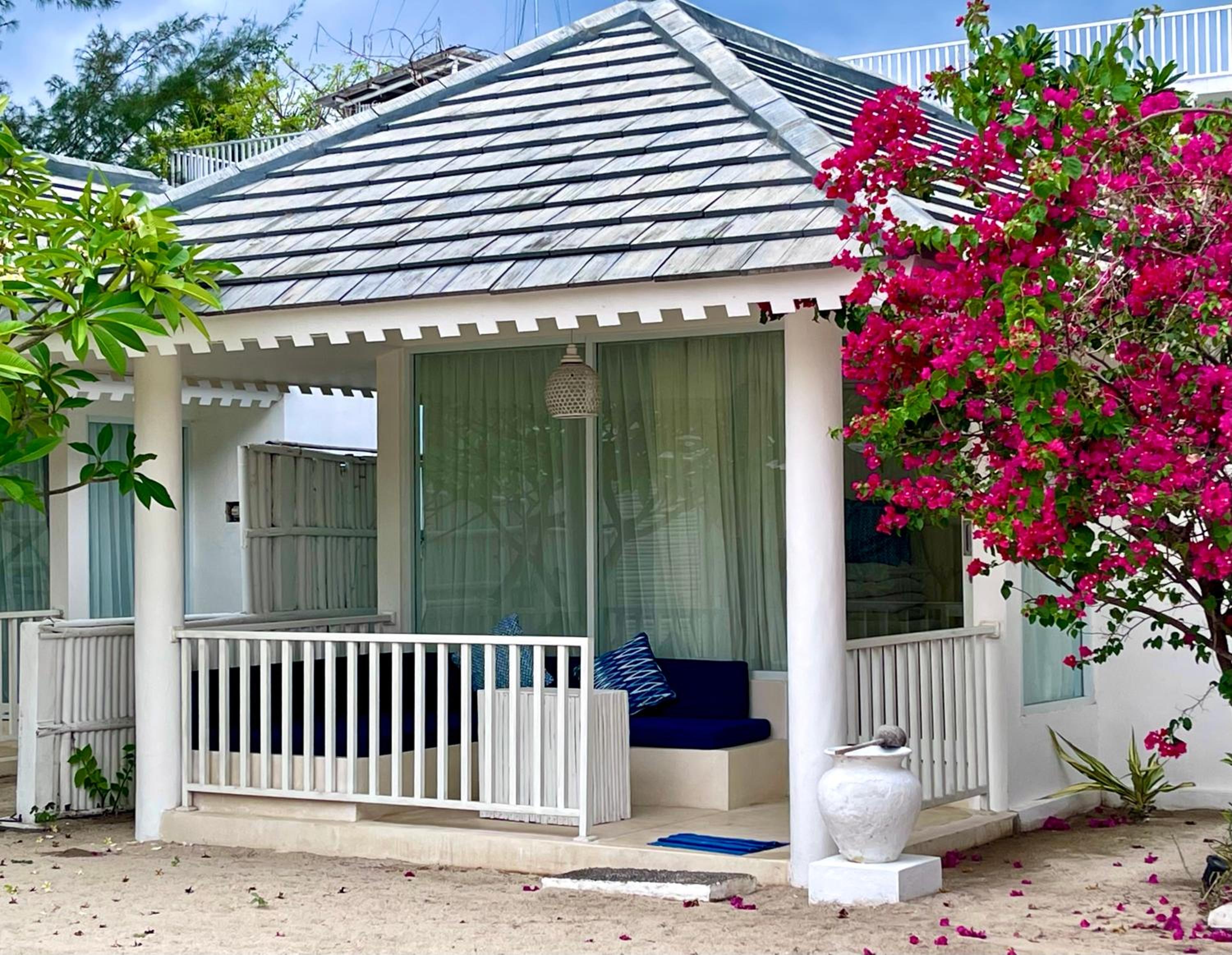 Beach Bungalow with Nature View - Photo 20