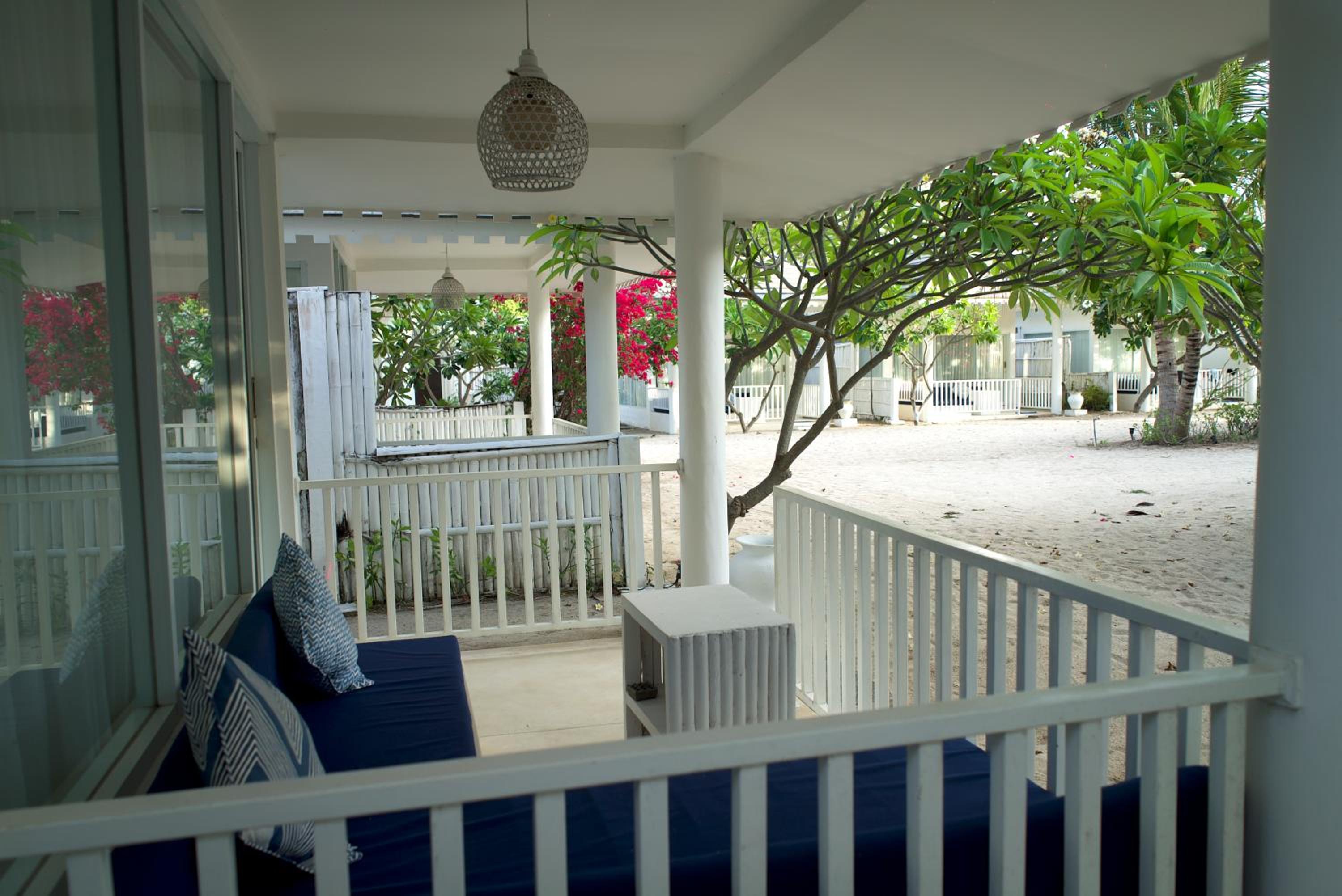 Beach Bungalow with Nature View - Photo 12