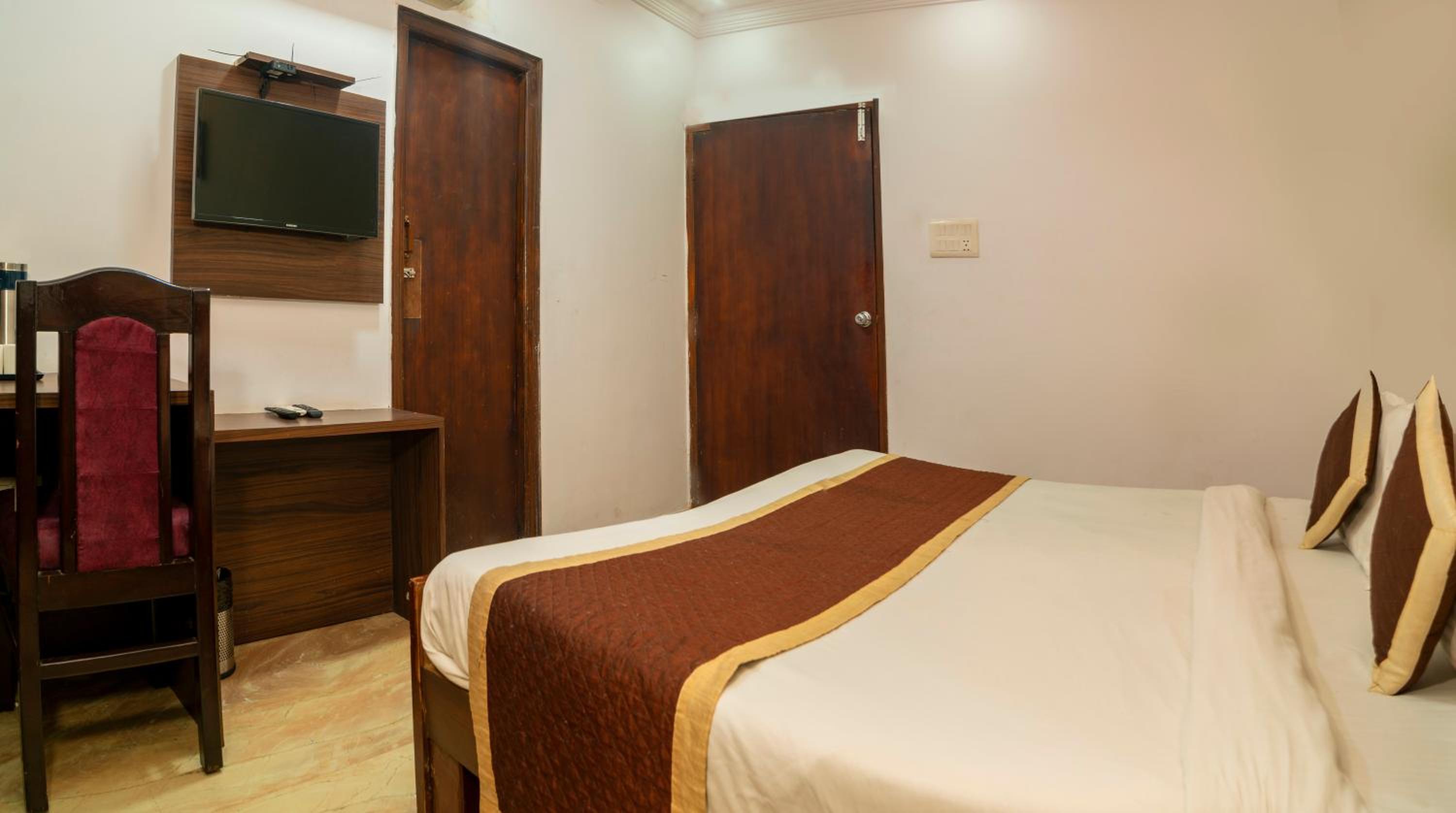 Standard Double Room - Photo 3