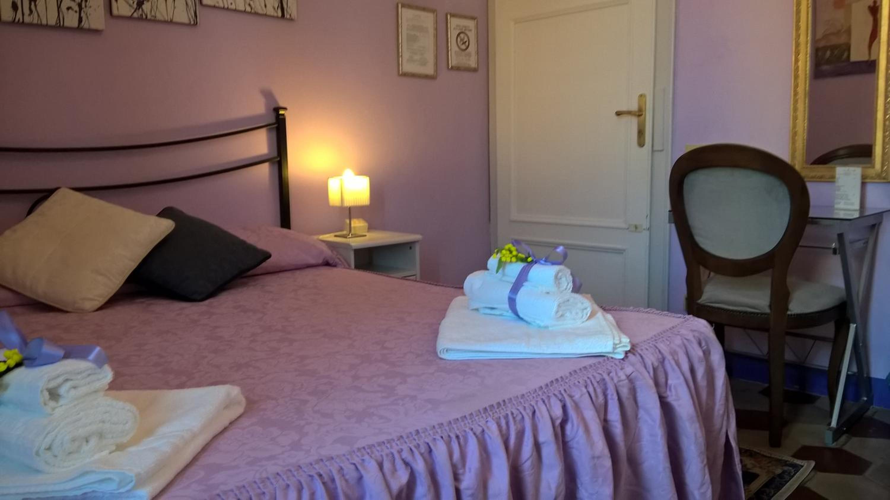 Standard Double Room - Photo 25