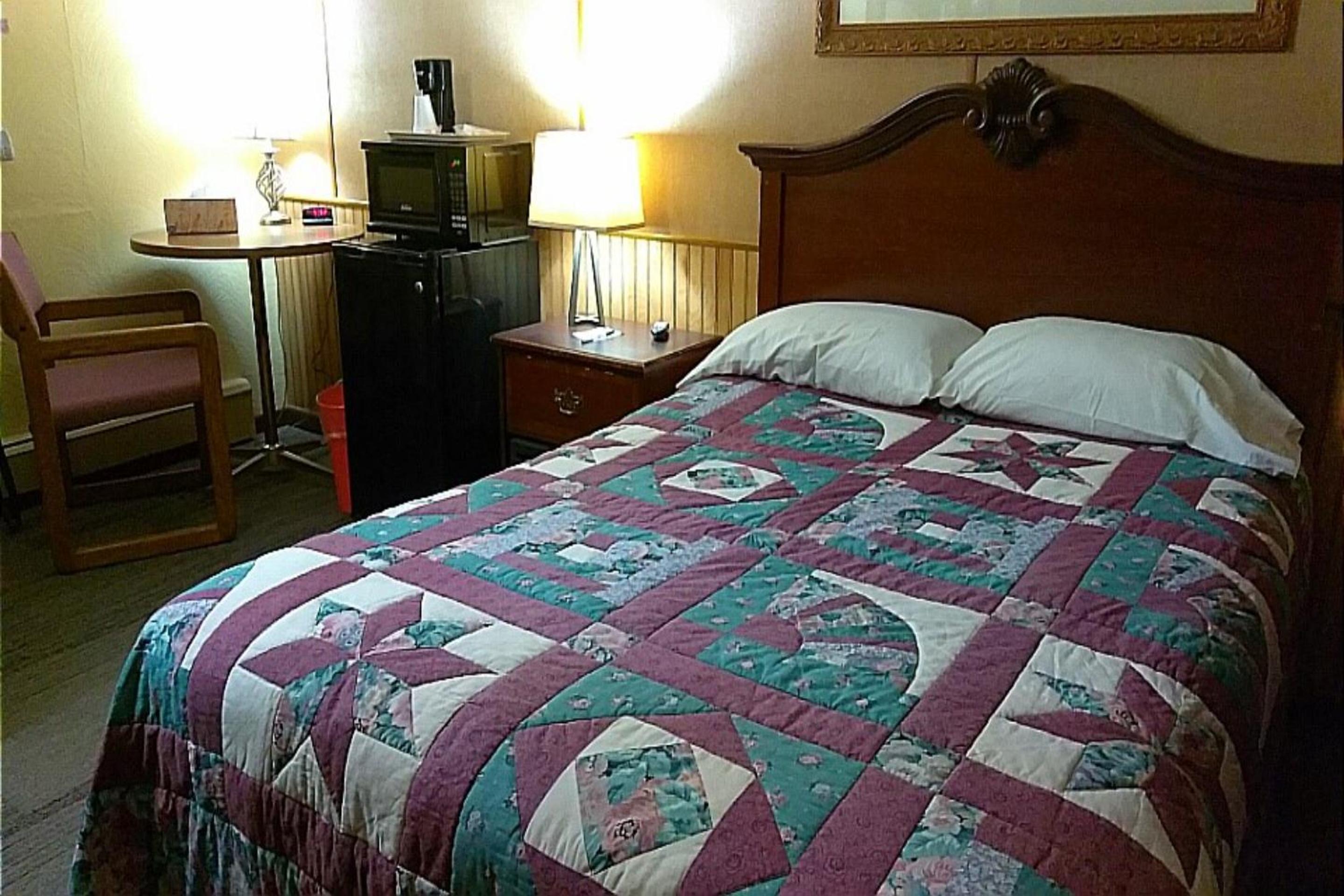 Full Bed Non-Smoking photo 1