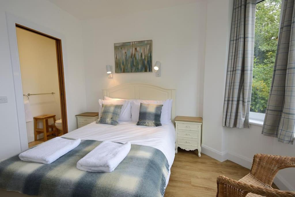 Six-Bedroom House photo 1