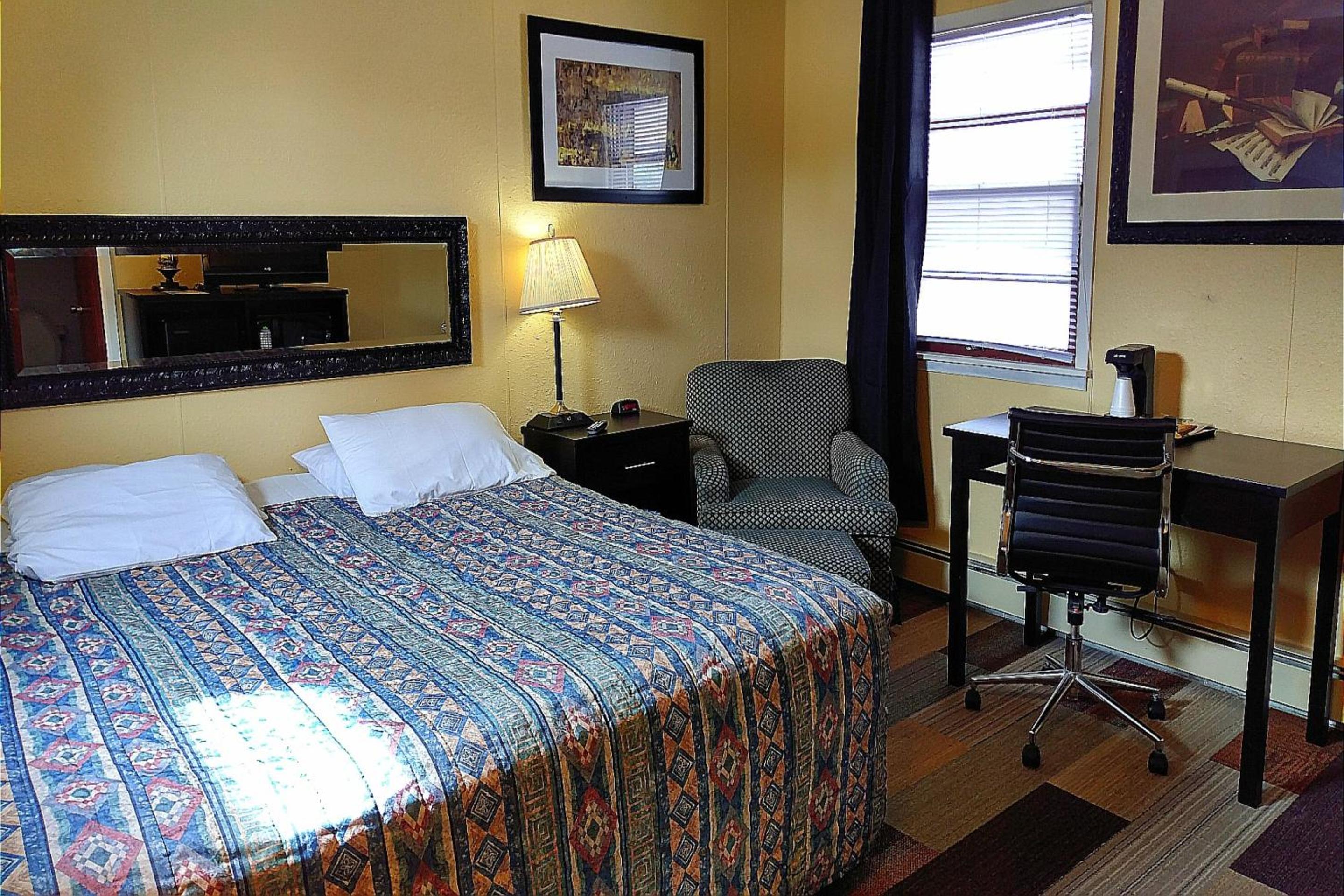 Full Bed Non-Smoking photo 3