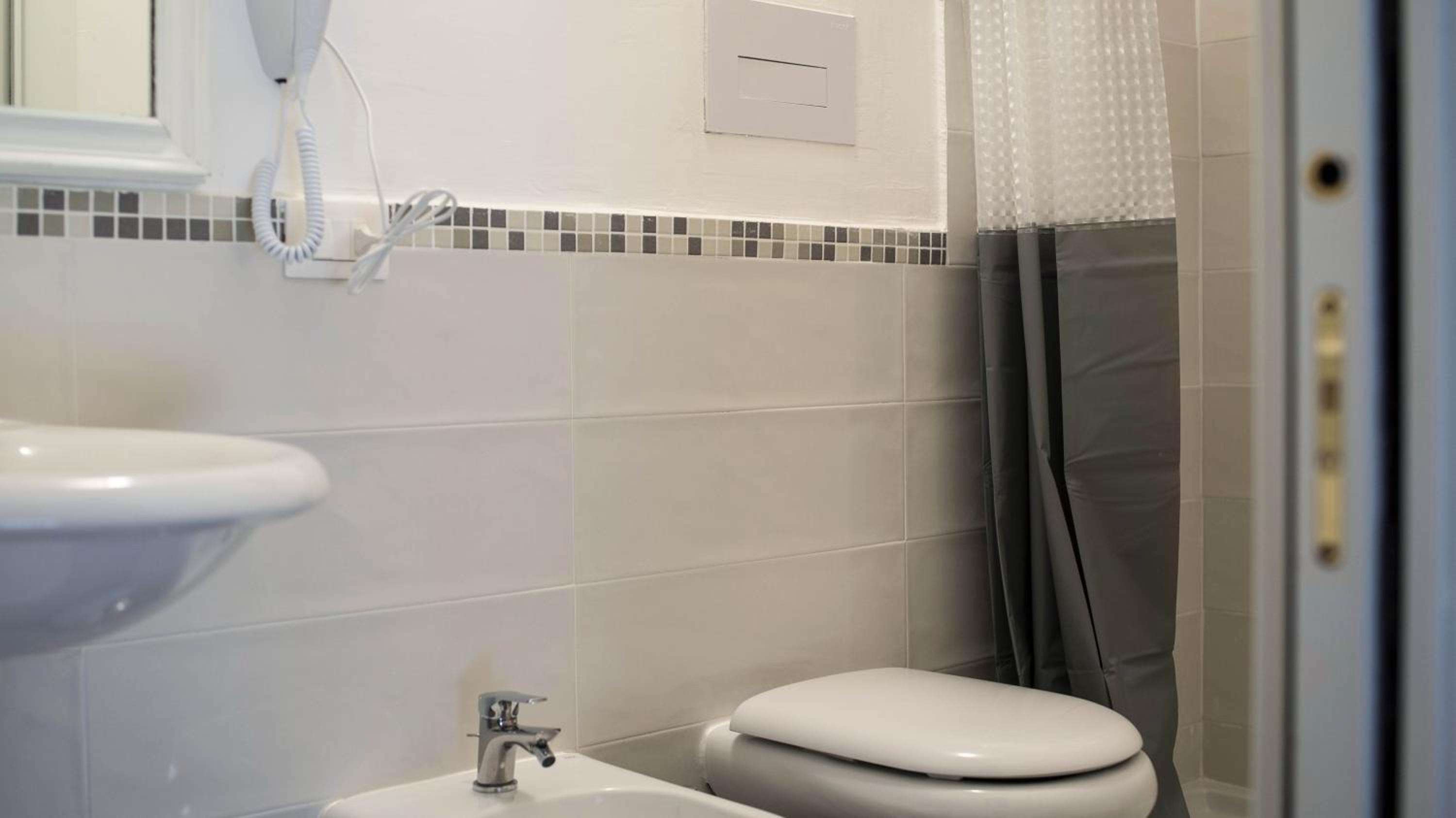 Double Room - Photo 6