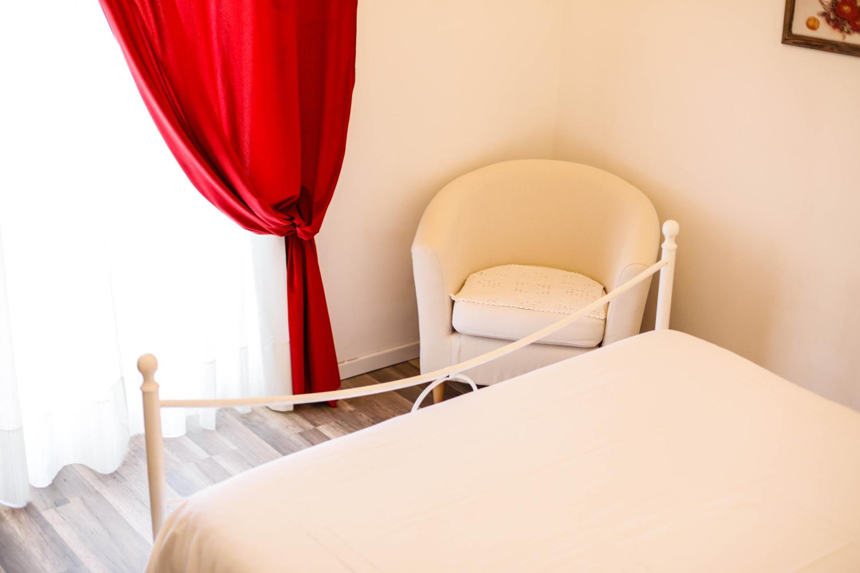 Double Room - Photo 25