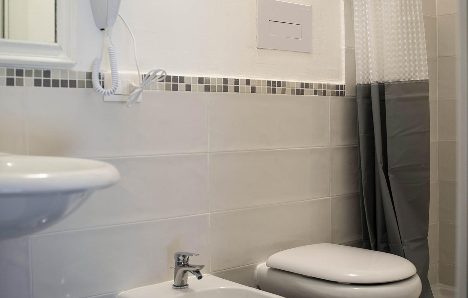 Double Room - Photo 13