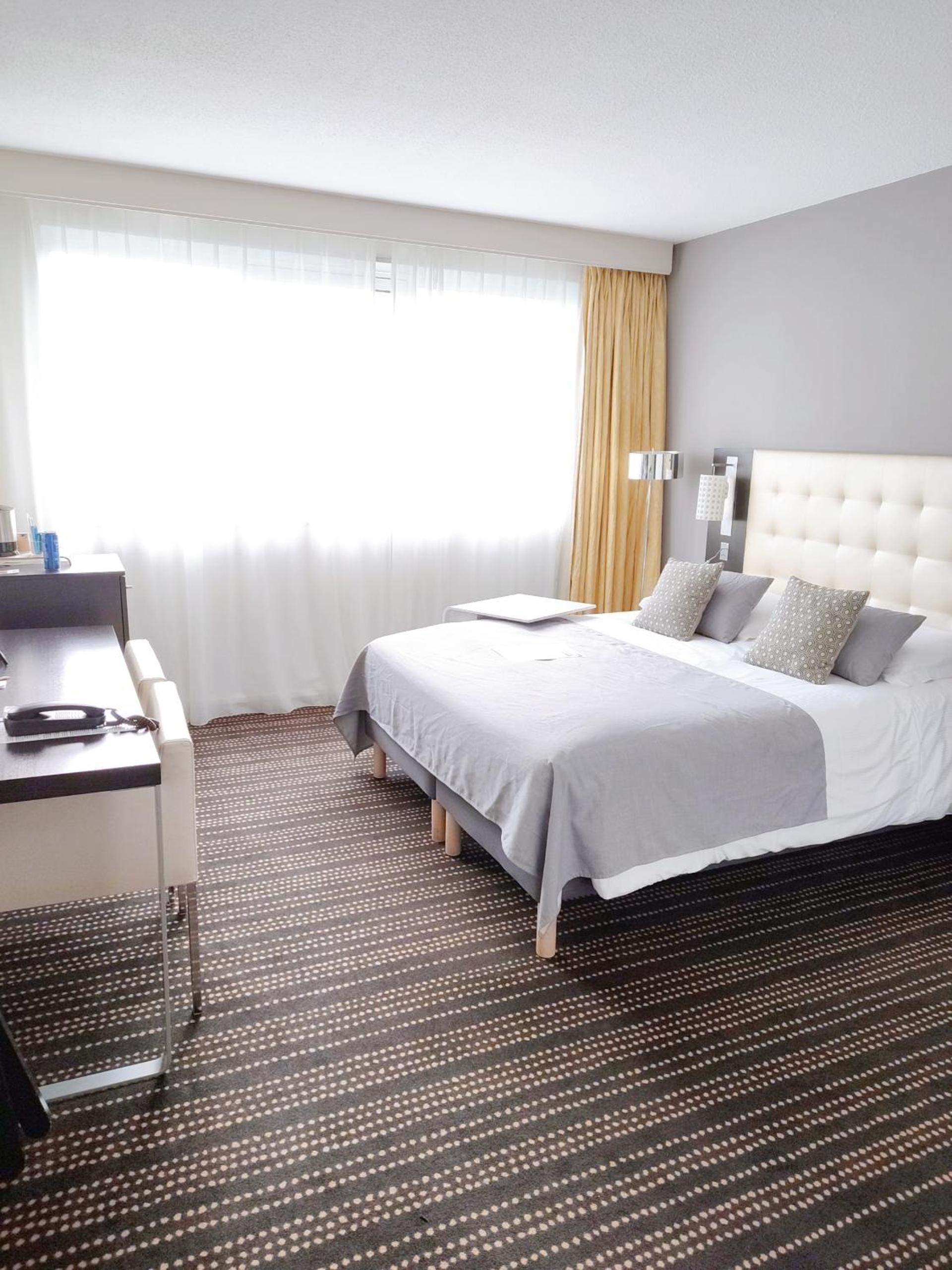 Room with Double Bed - Mobility Accessible  - Photo 1