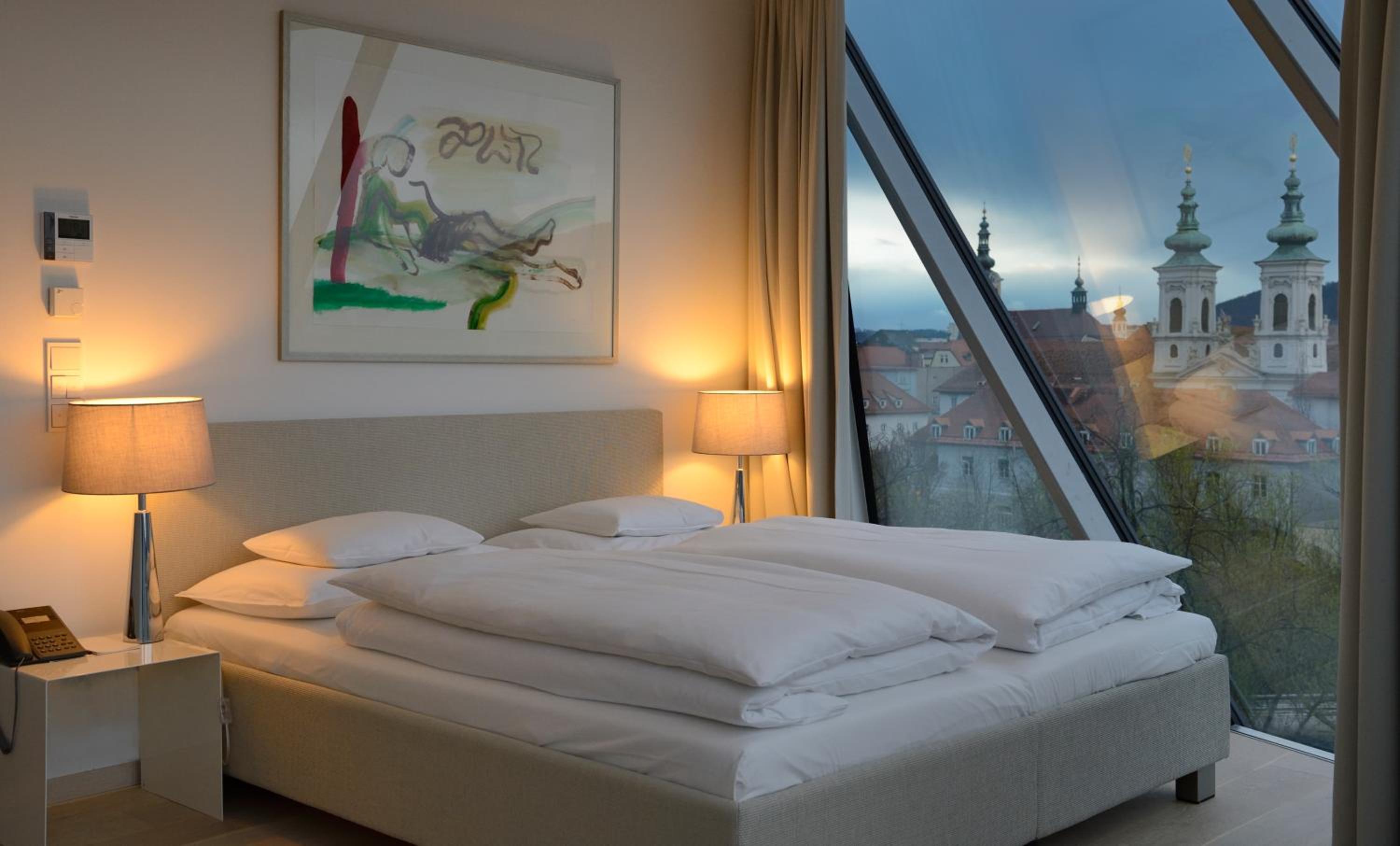 One-Bedroom Apartment with Balcony photo 3