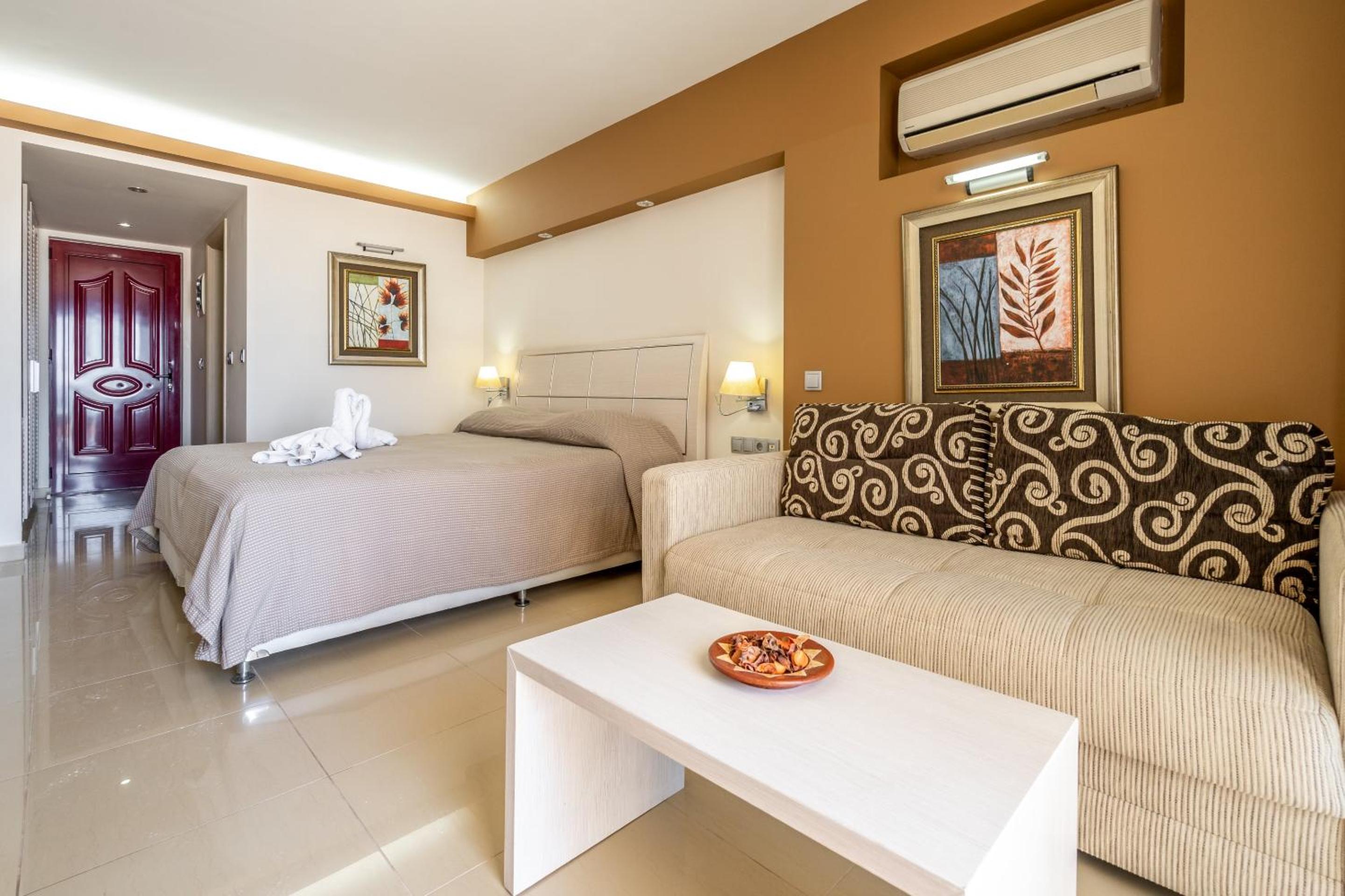 Double Room thumbnail 5