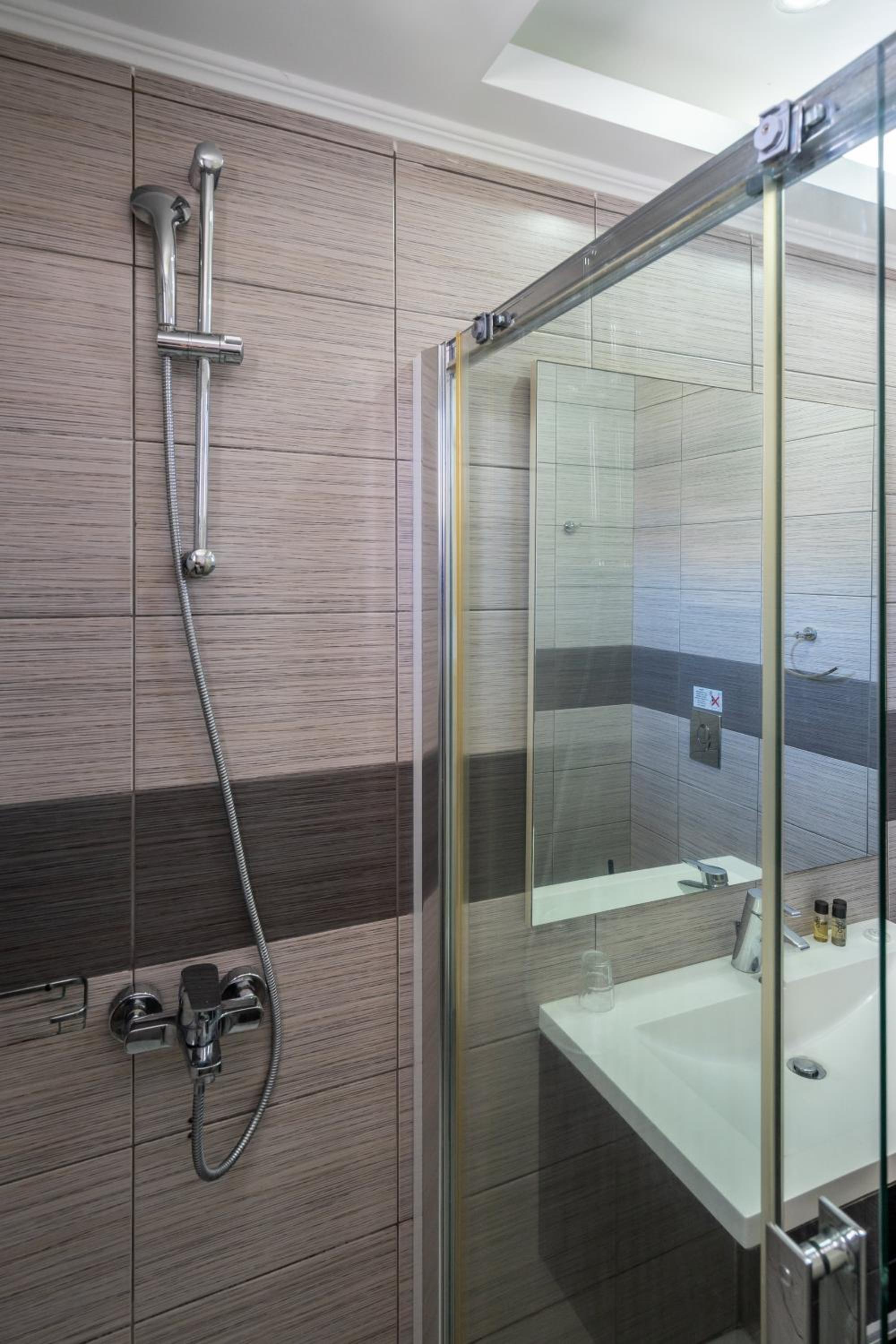 Double Room thumbnail 6