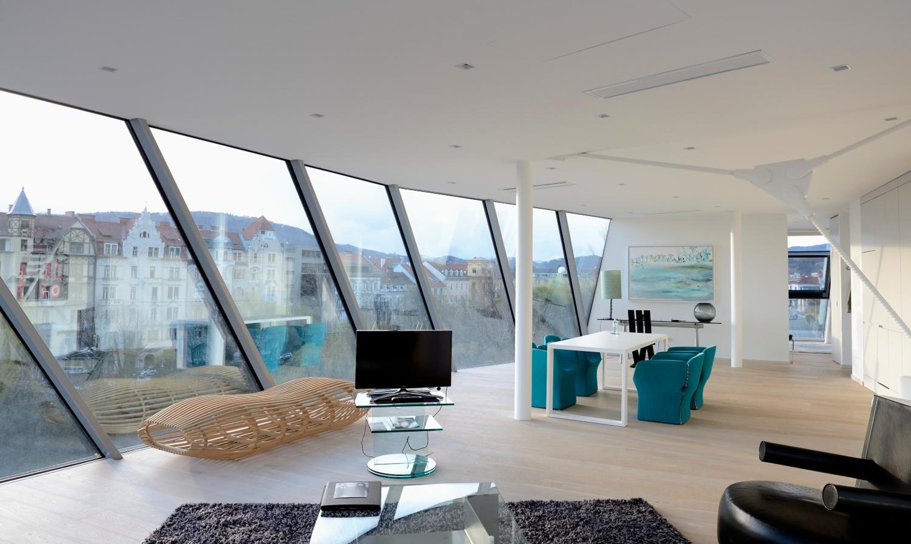 One-Bedroom Apartment with Balcony photo 2