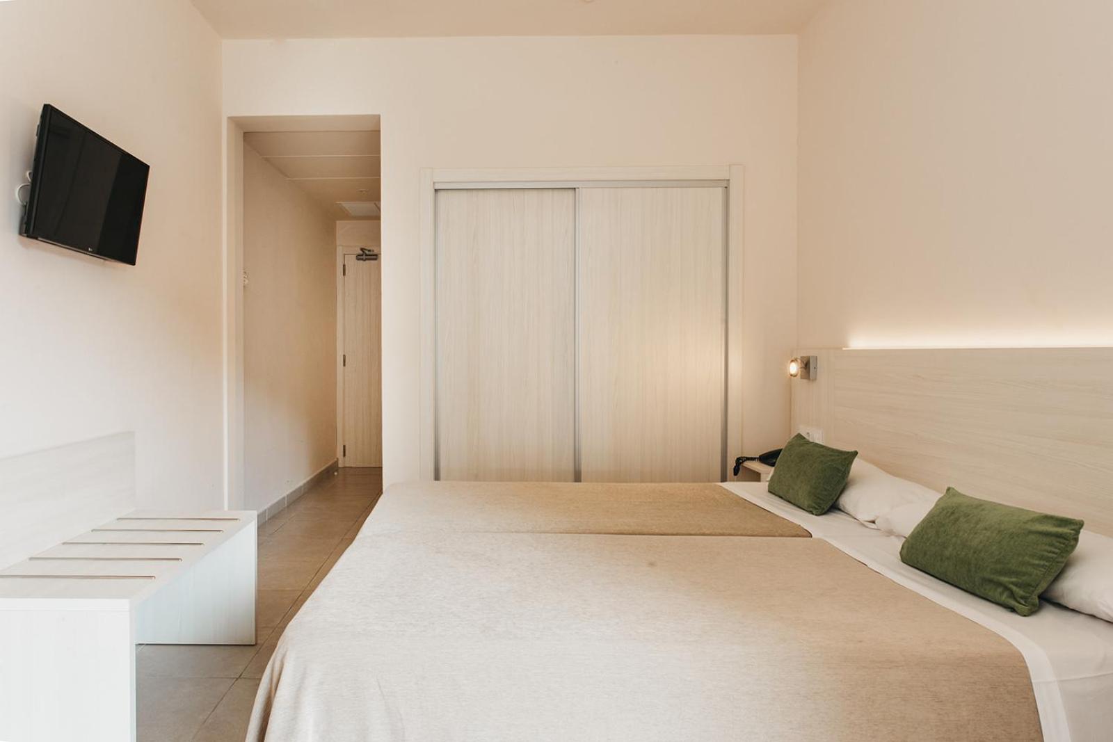 Double or Twin Room photo 3