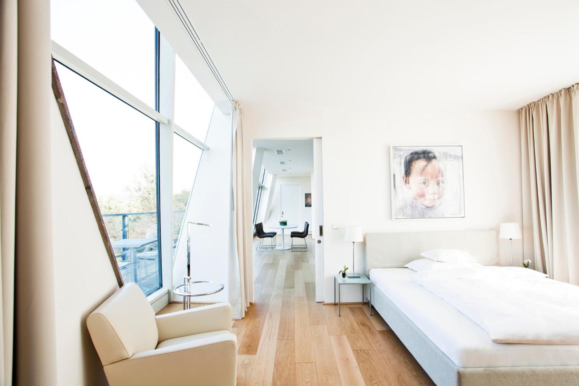Two-Bedroom Apartment with Balcony photo 3