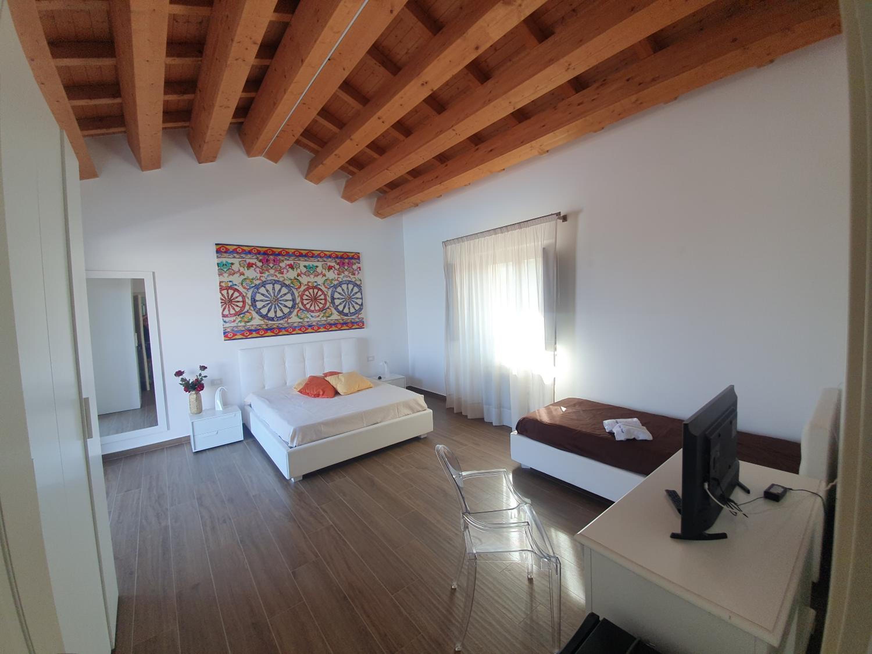 Family Room - Disability Access - Photo 2