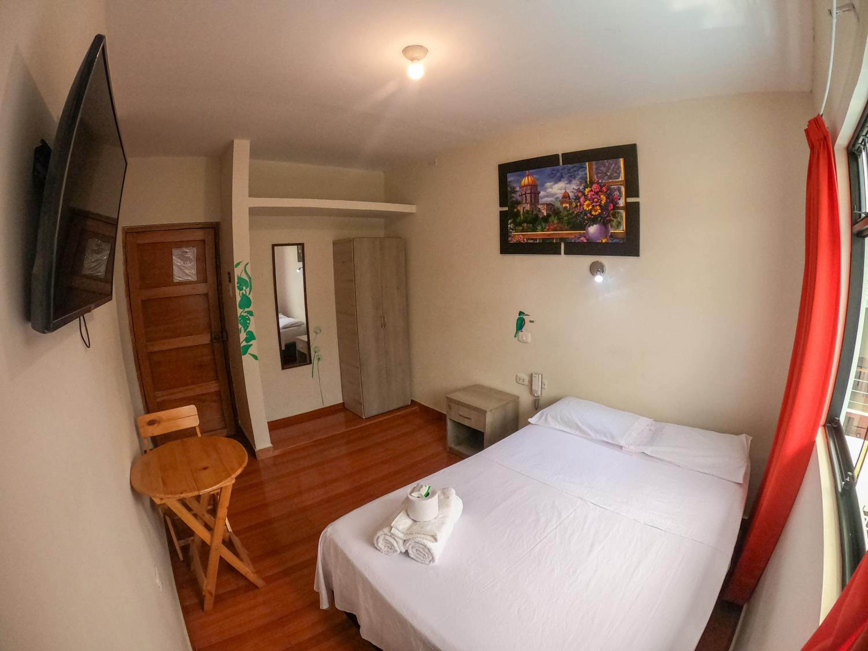 Standard Queen Room photo 2