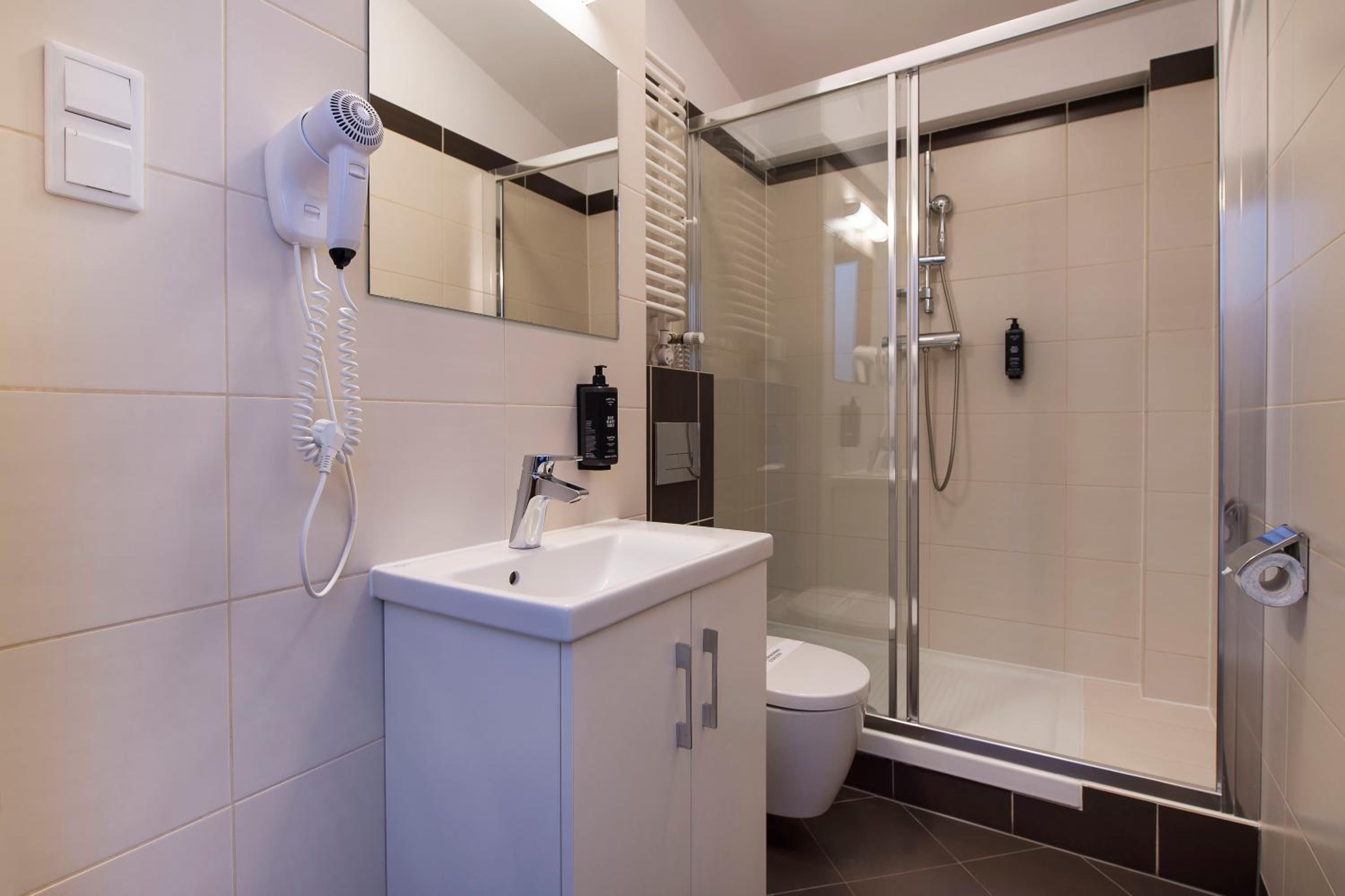 Double Room - Photo 6