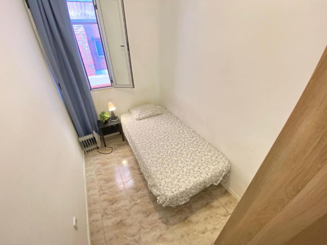 Habitación individual con baño compartido
