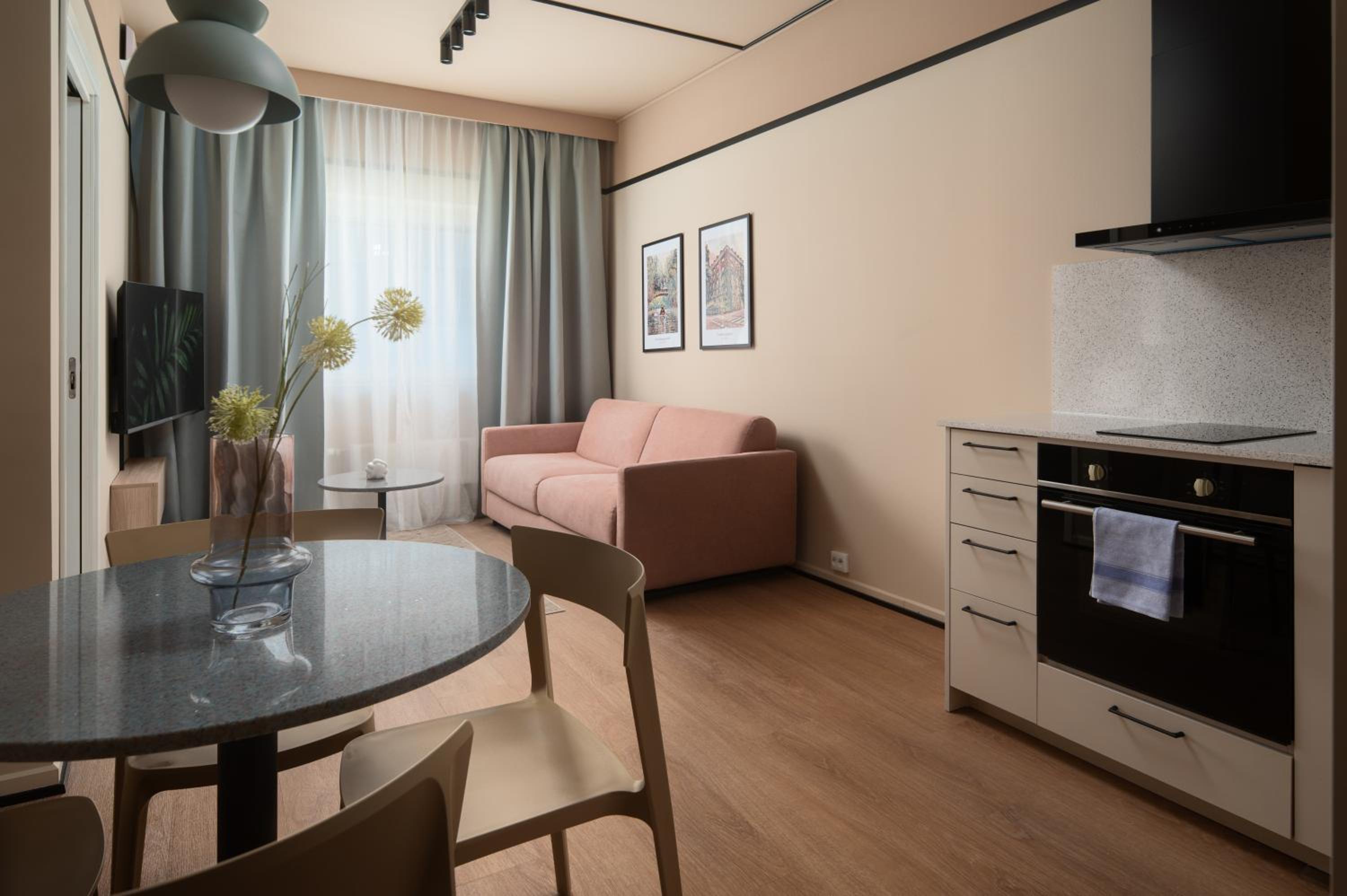 One-Bedroom Apartment - Photo 3