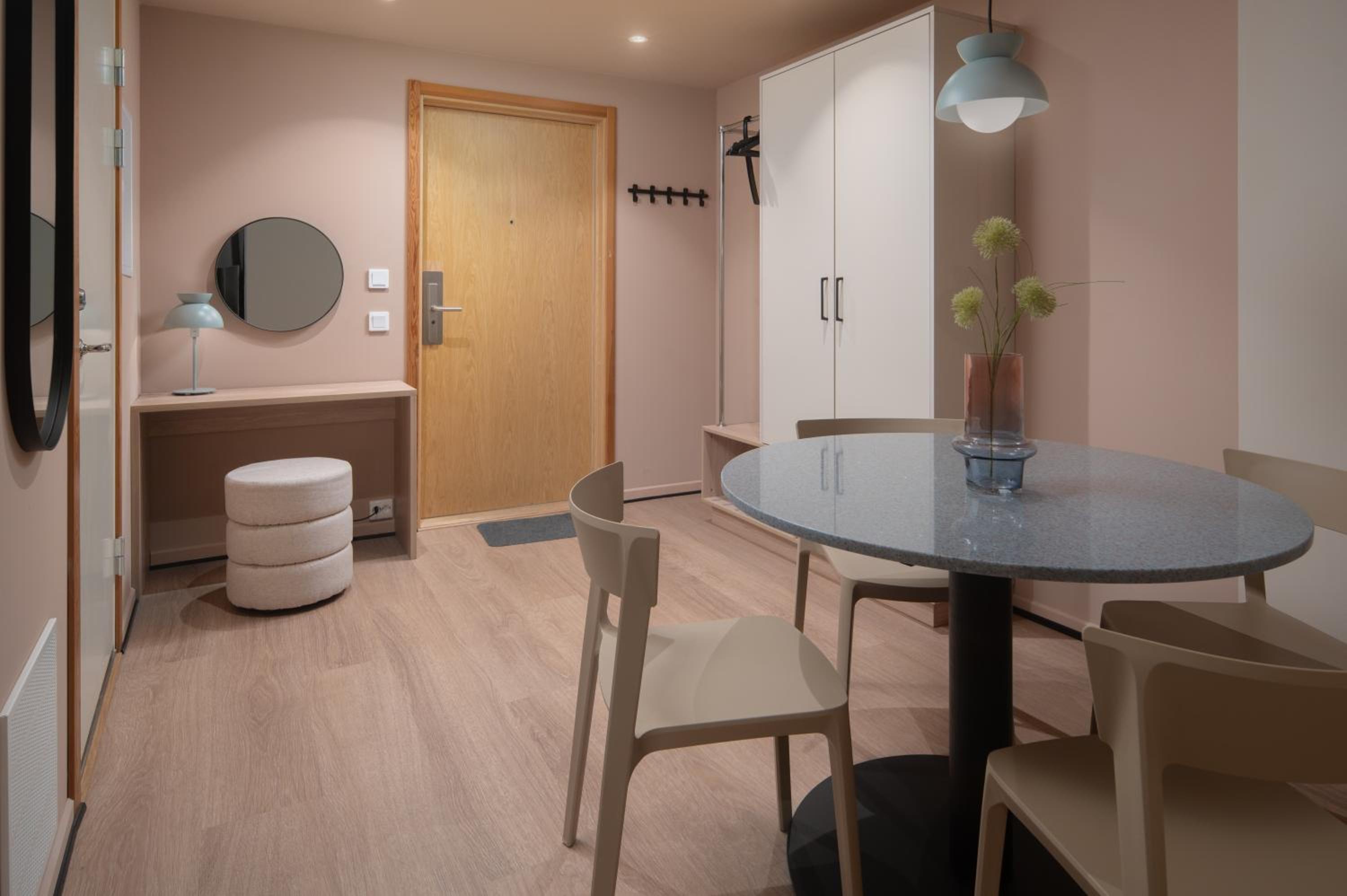 One-Bedroom Apartment - Photo 27