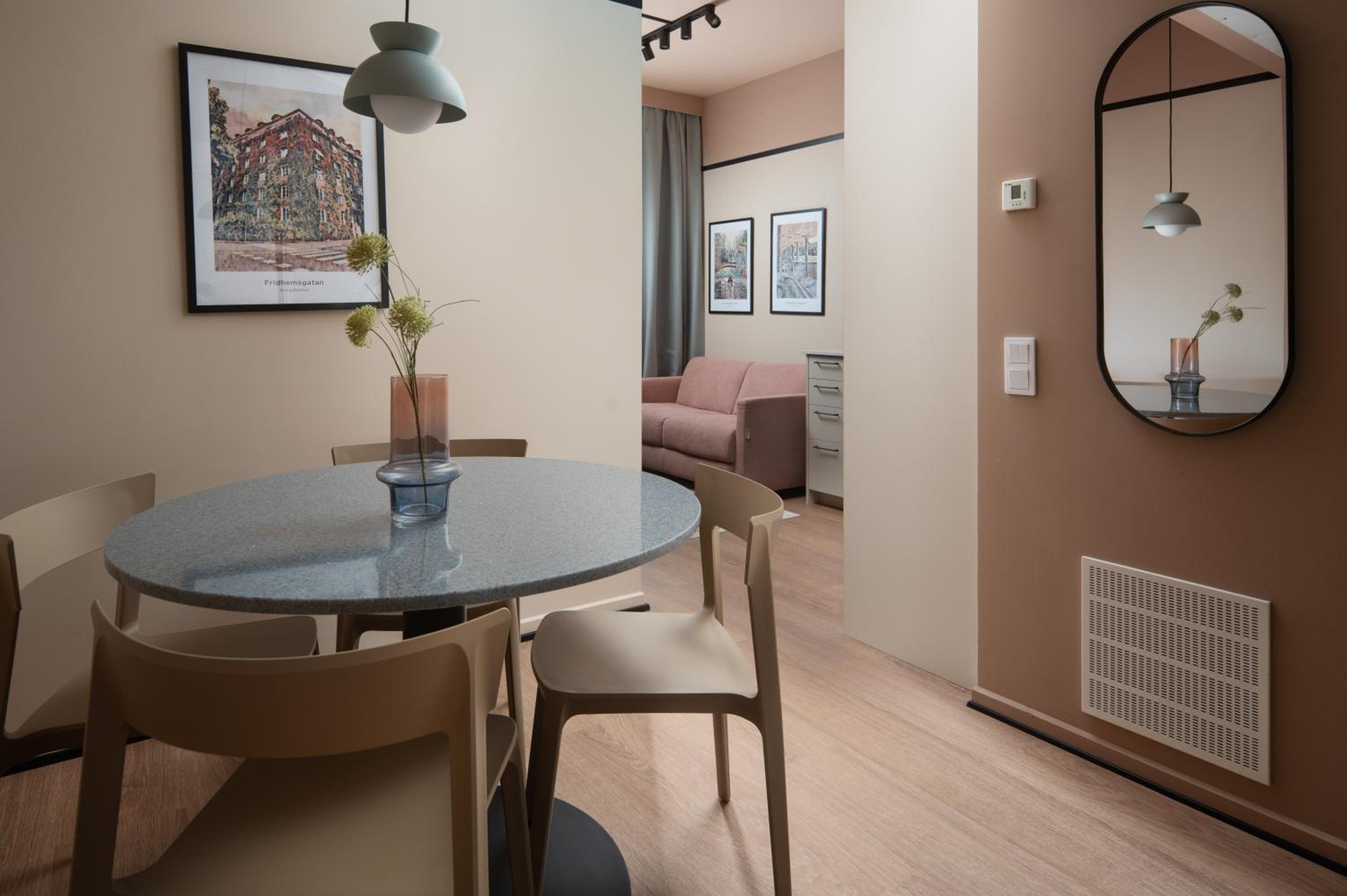 One-Bedroom Apartment - Photo 2