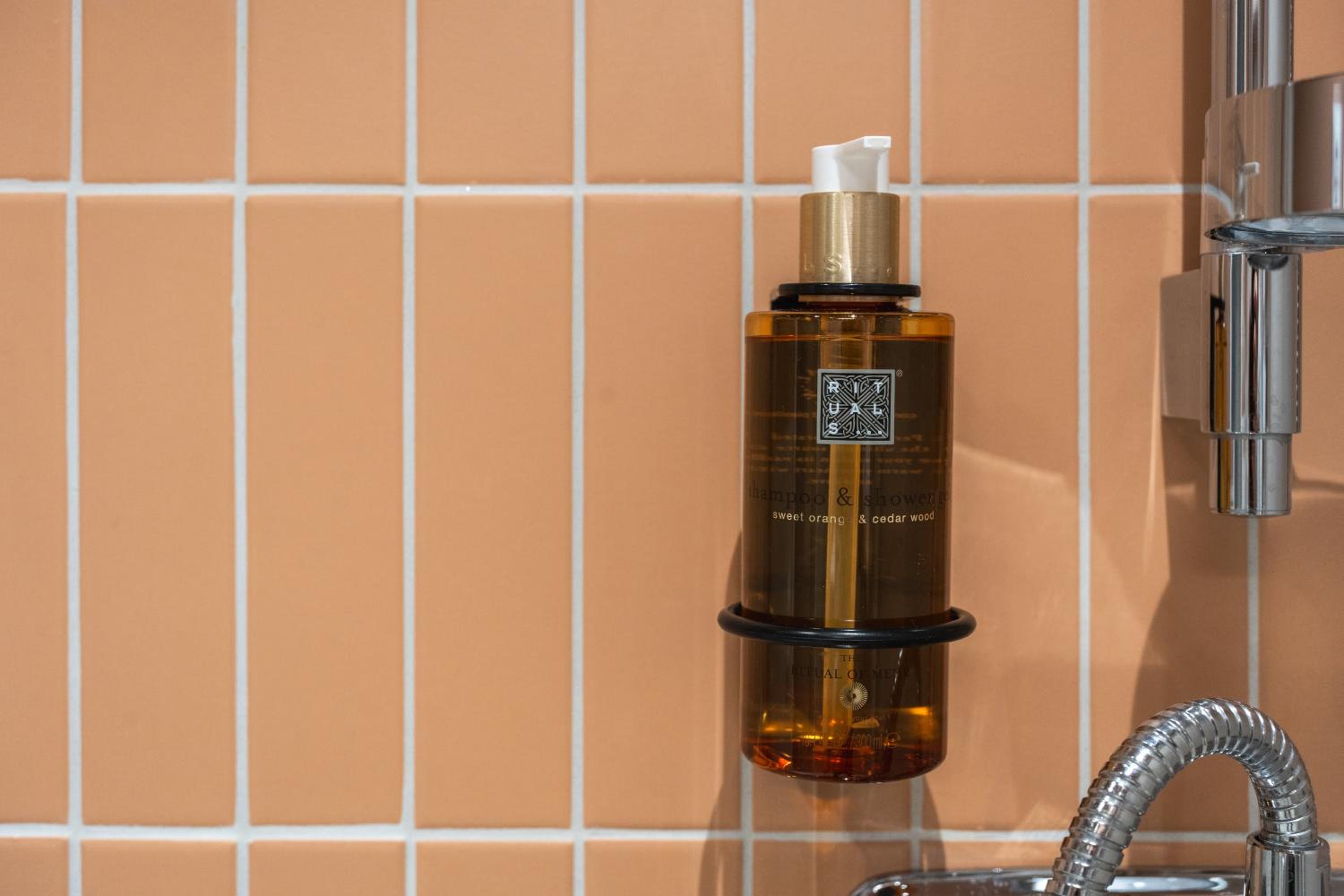 Two-Bedroom Apartment - Photo 17