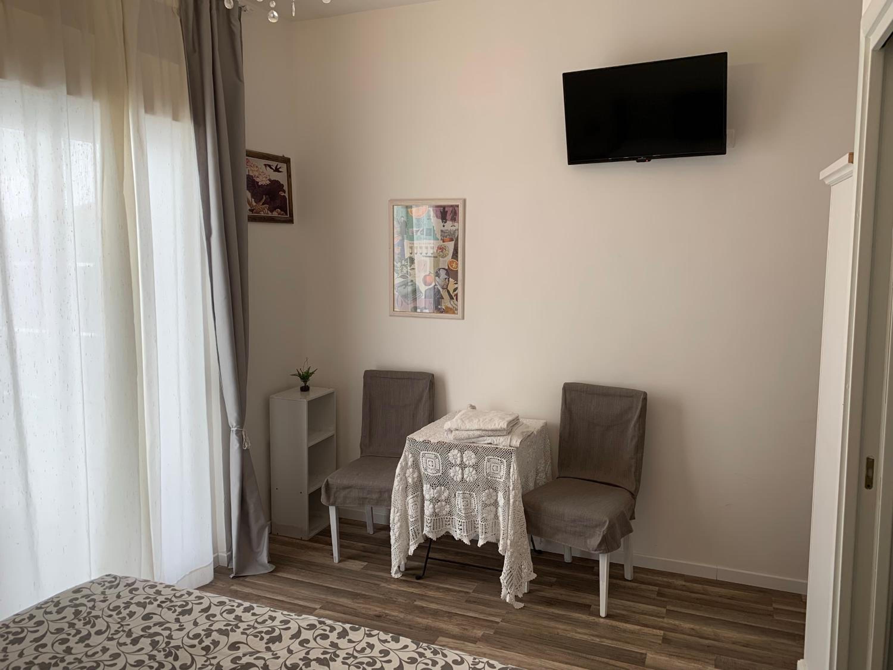 Double Room - Photo 16