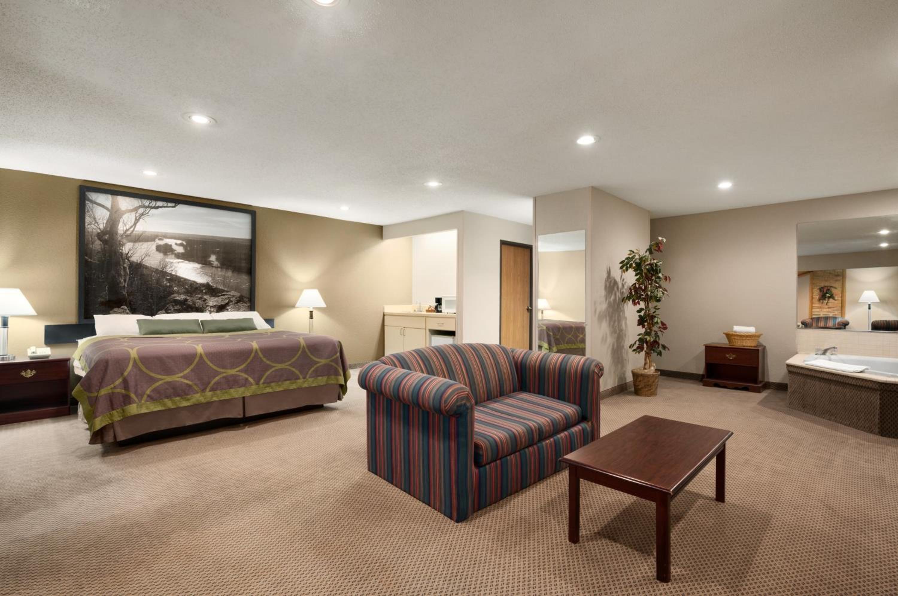 Deluxe King Studio Suite - Non-Smoking photo 1