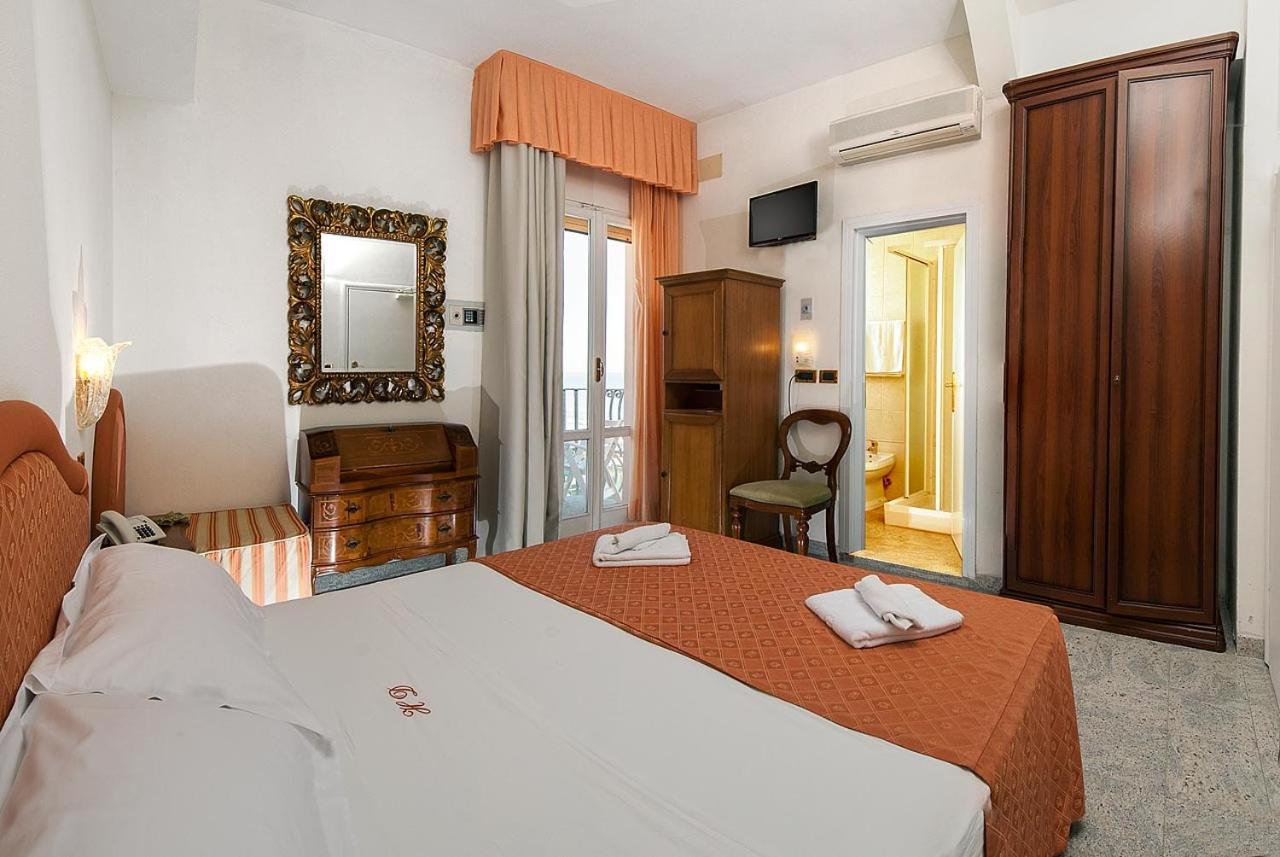 Double or Twin Room with Side Sea View