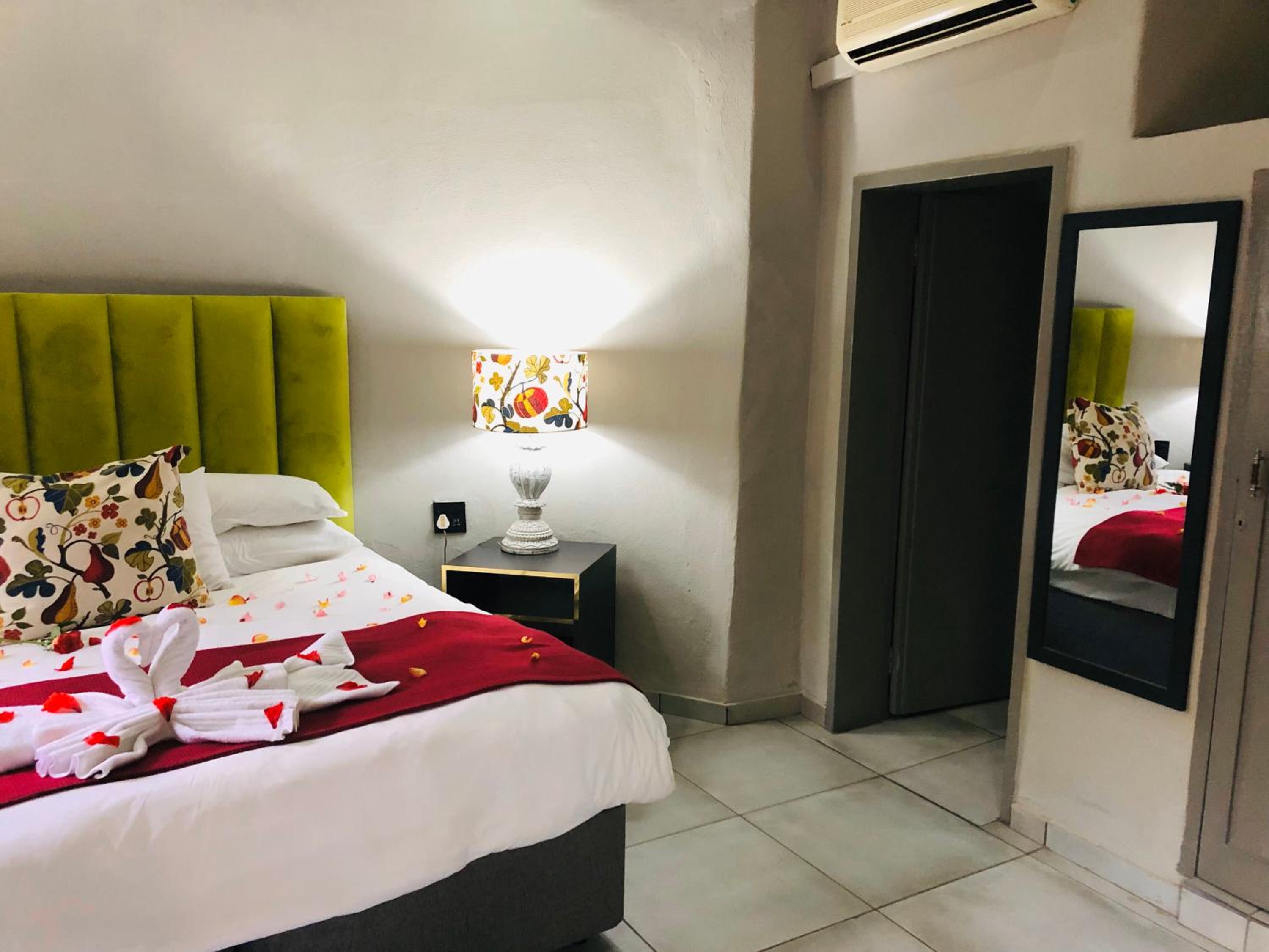 Deluxe Twin Room - Photo 11