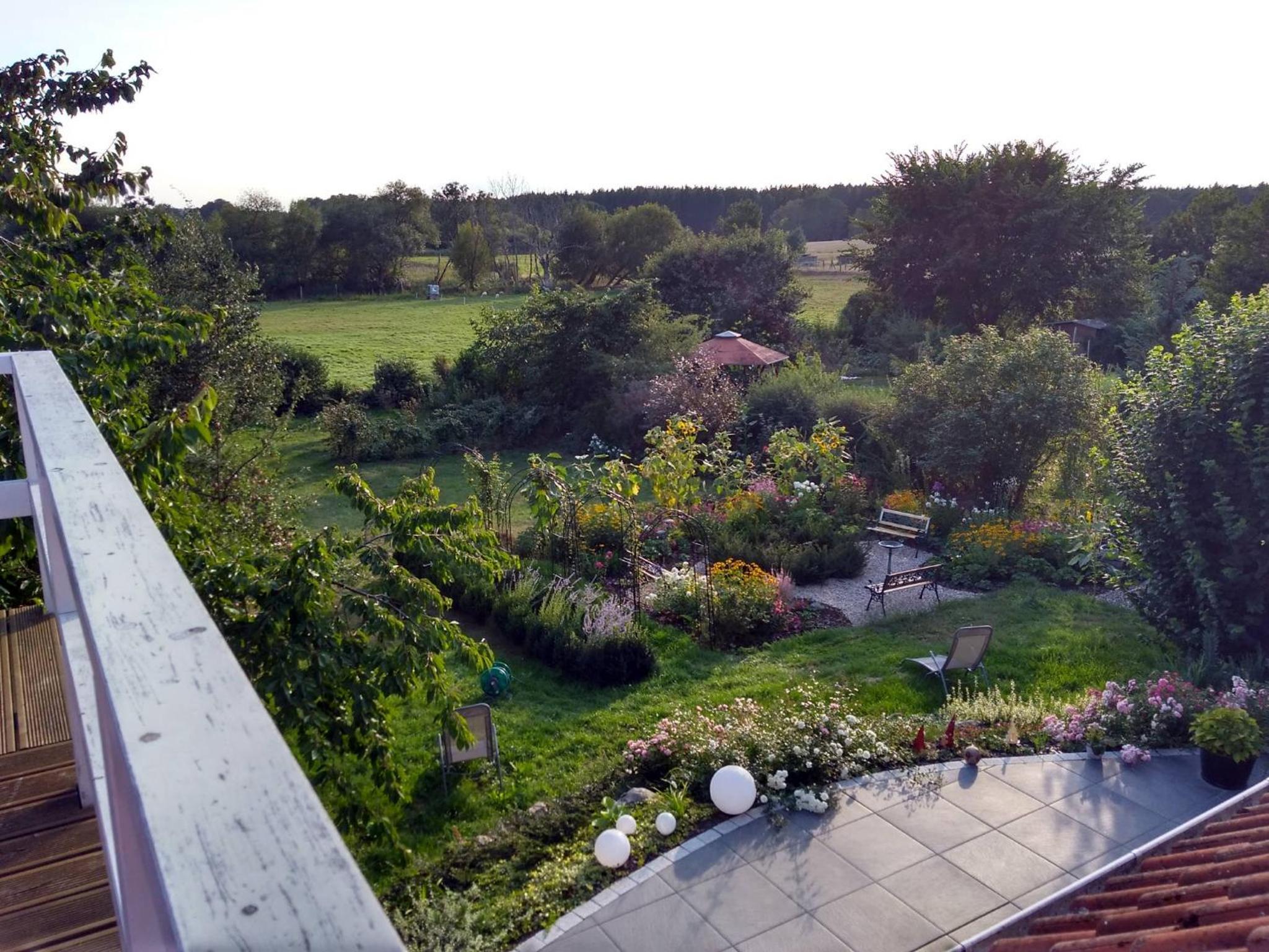 Two-Bedroom Deluxe Apartment with Garden View photo 2