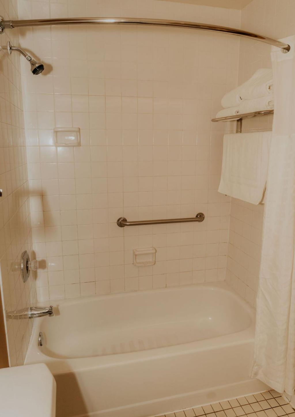 Deluxe Queen Room - Photo 2