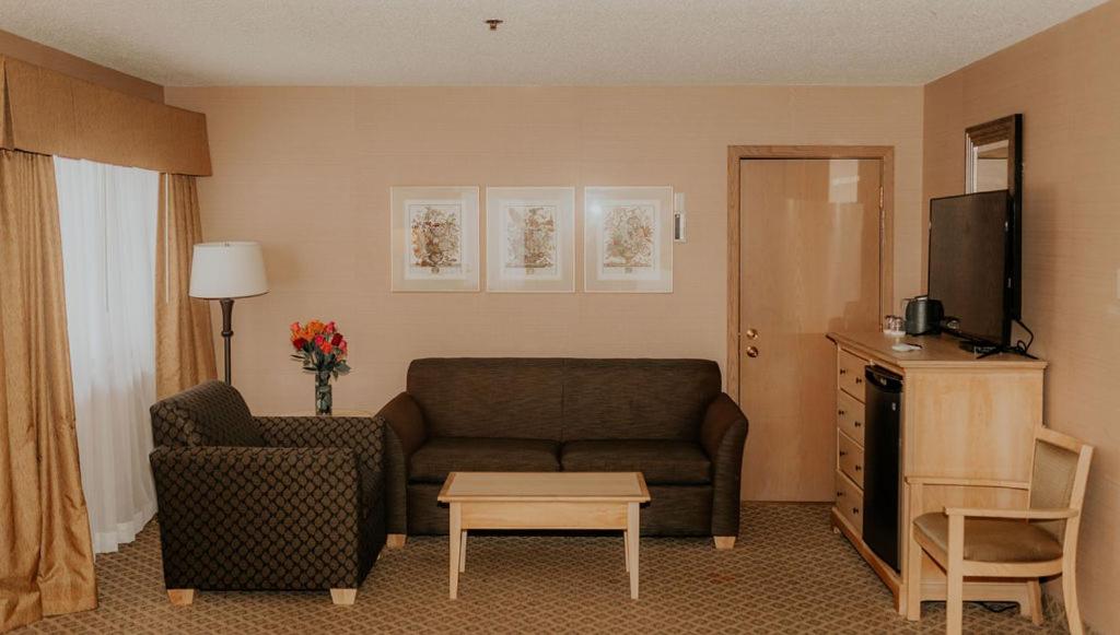 King Suite with Spa Bath photo 3