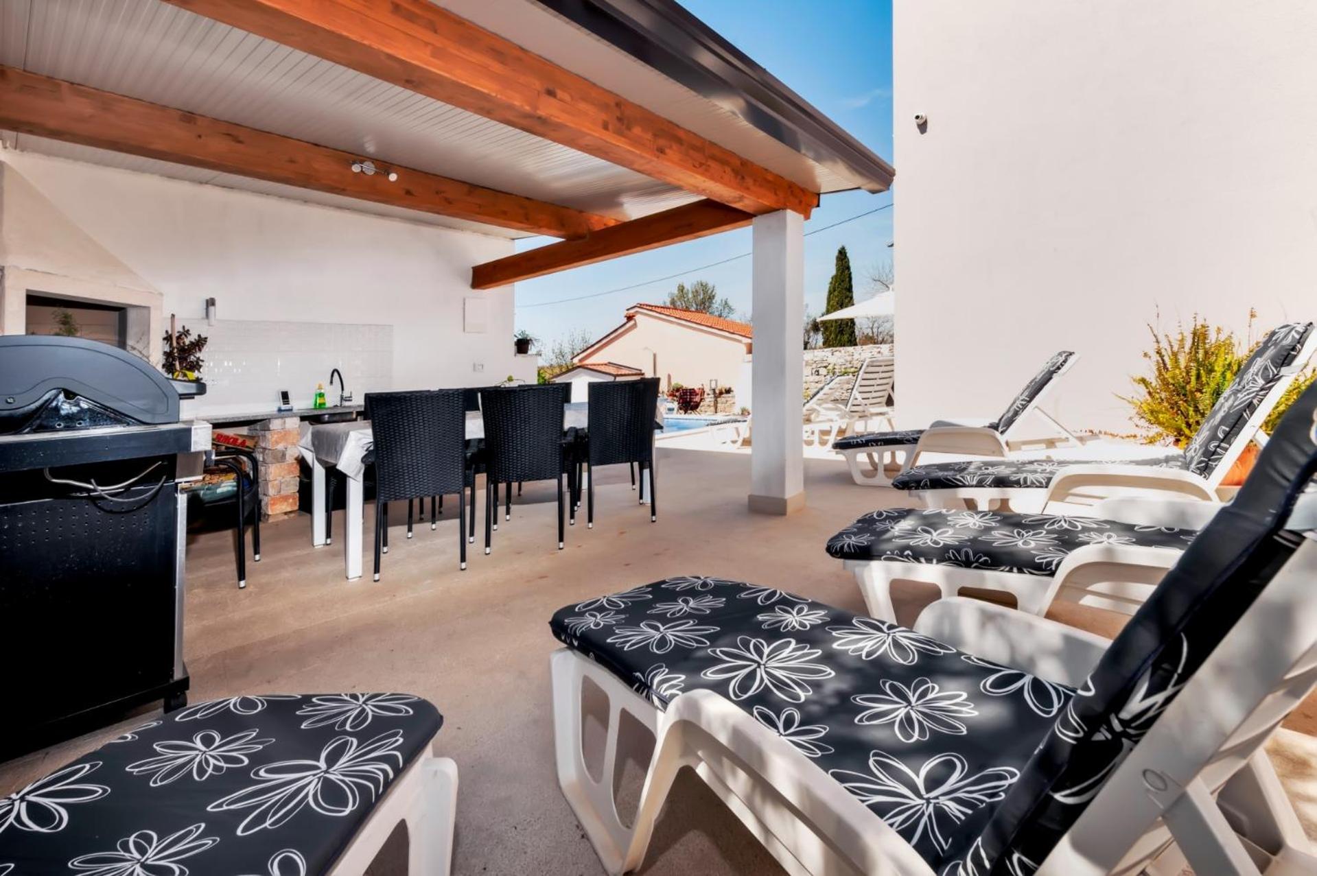 Villa photo 3