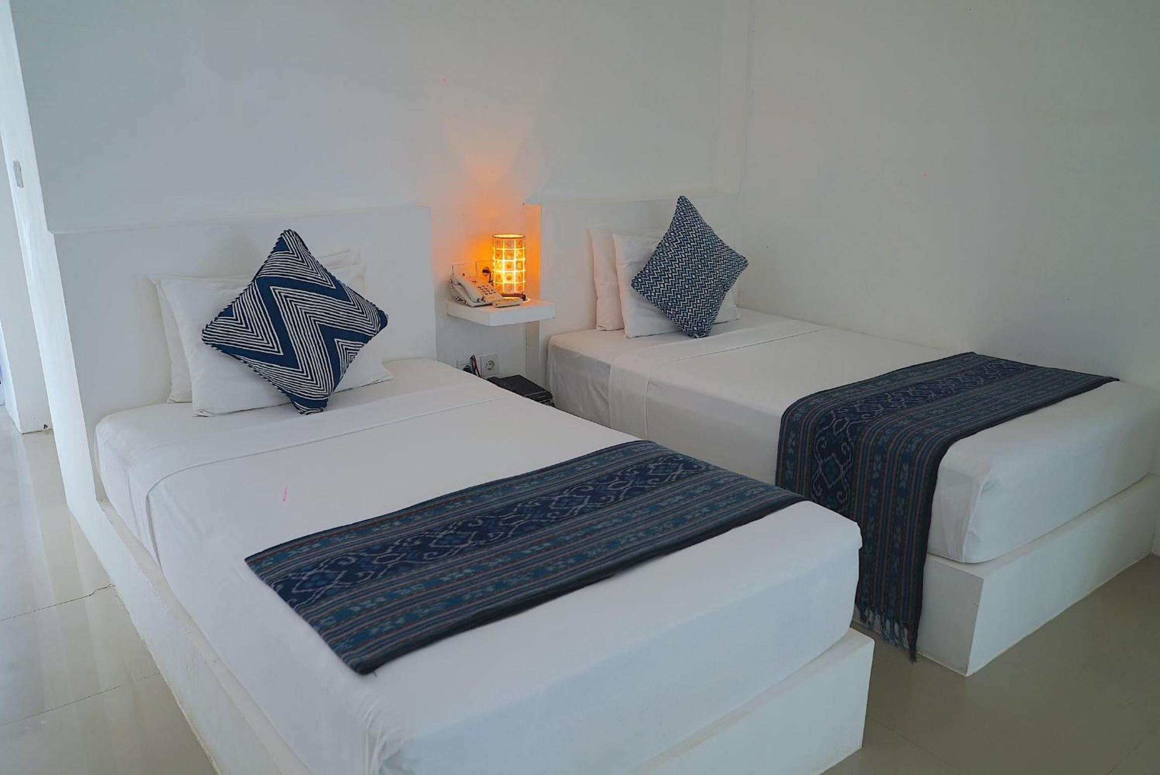 Standard Twin Room with Balcony - Photo 1