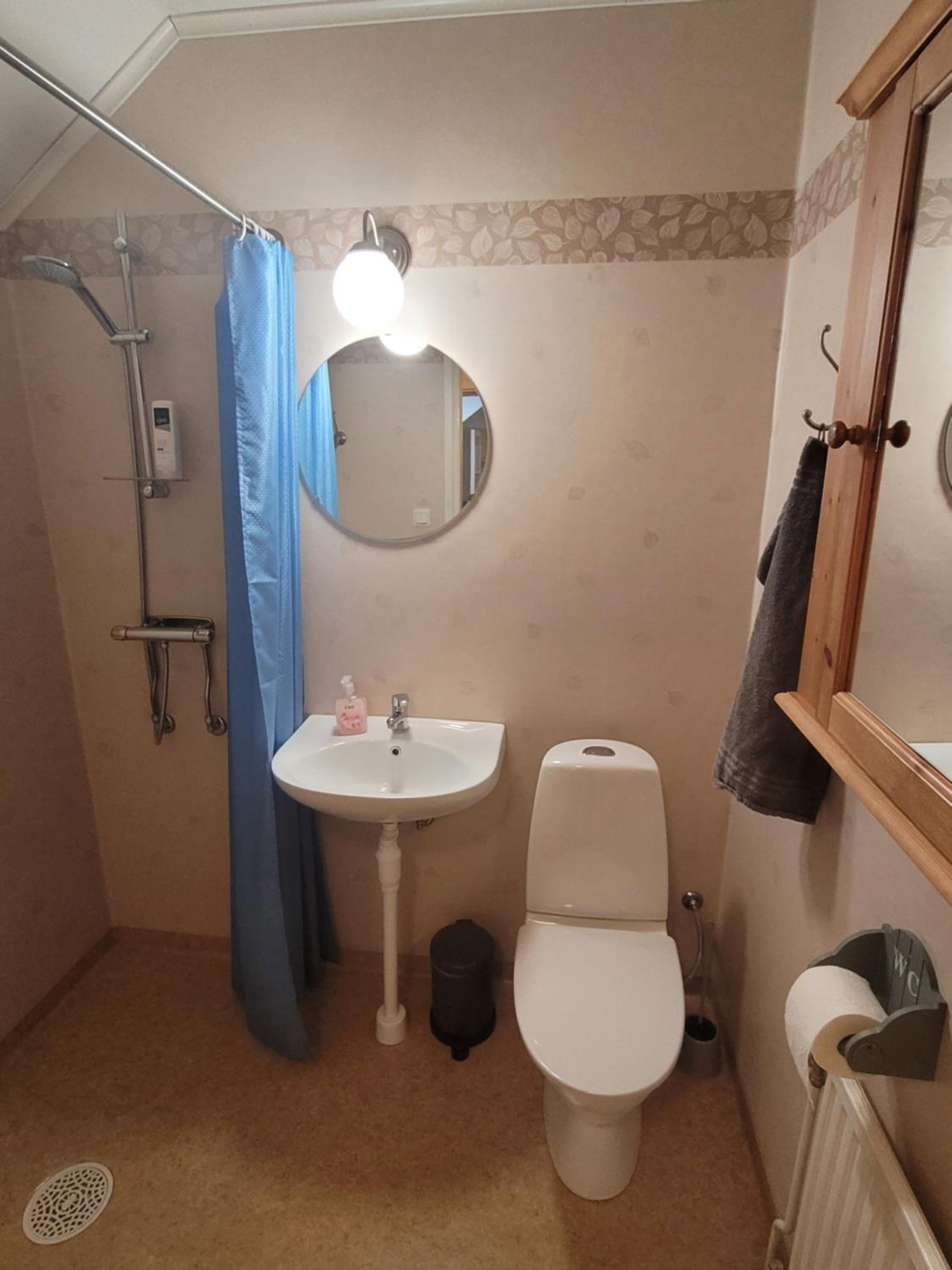 Twin Room with Shared Bathroom photo 3
