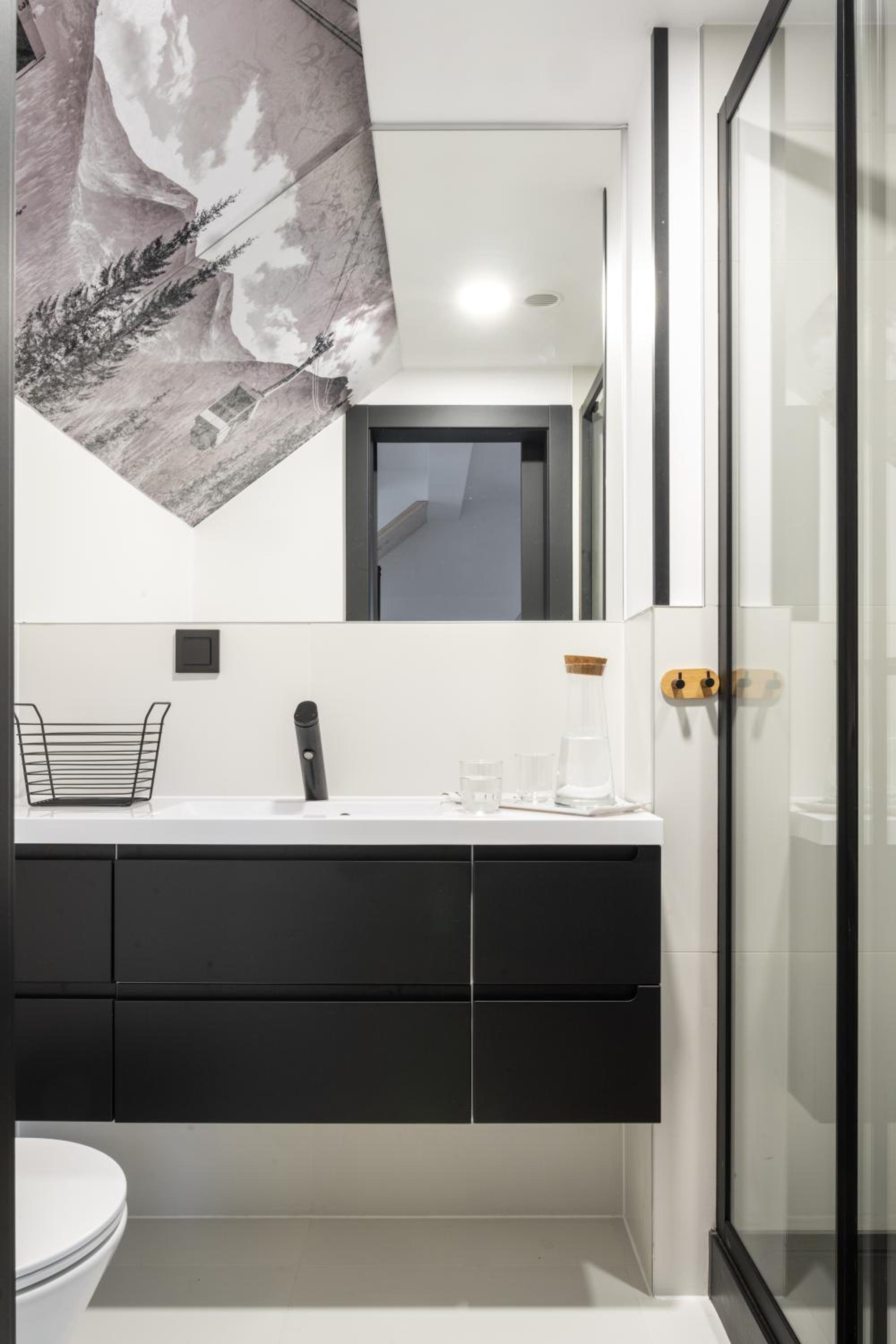 Large Double Room - Photo 5