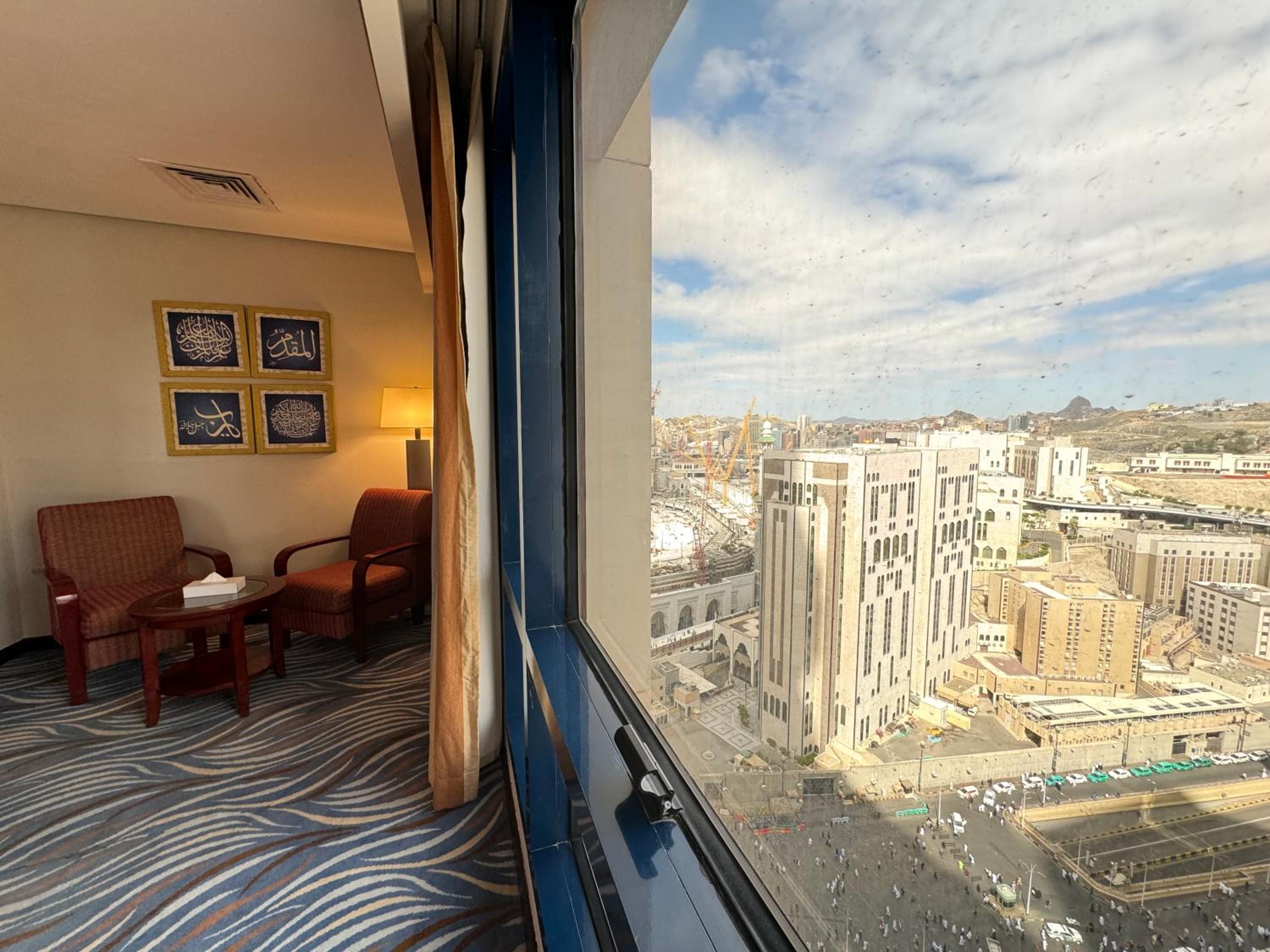 Studio with City View - Photo 11