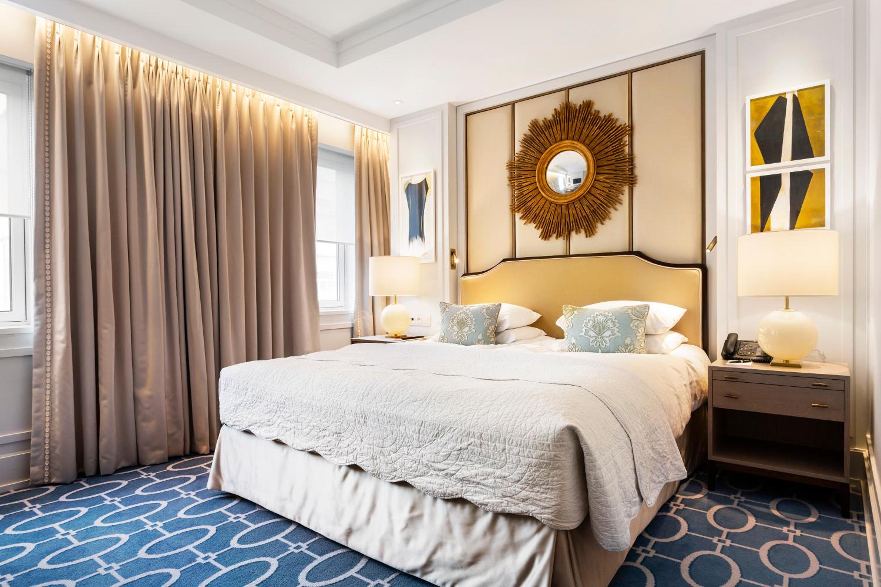 Superior Double Room thumbnail 5